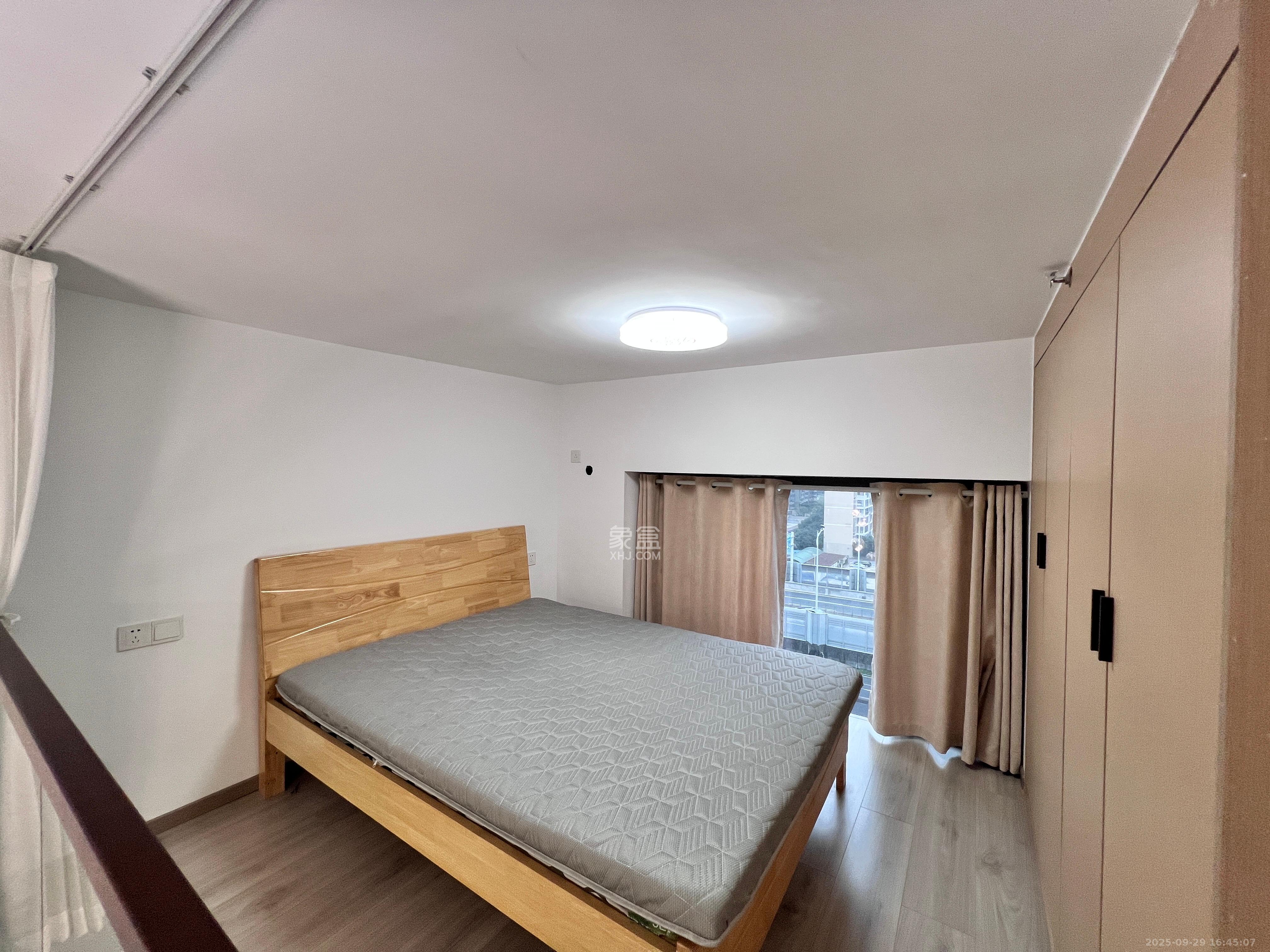 藏珑湖上公馆 1室1厅1卫 2400.0元/月 藏珑湖上公馆 1室1厅1卫 2400.0元/月室内图