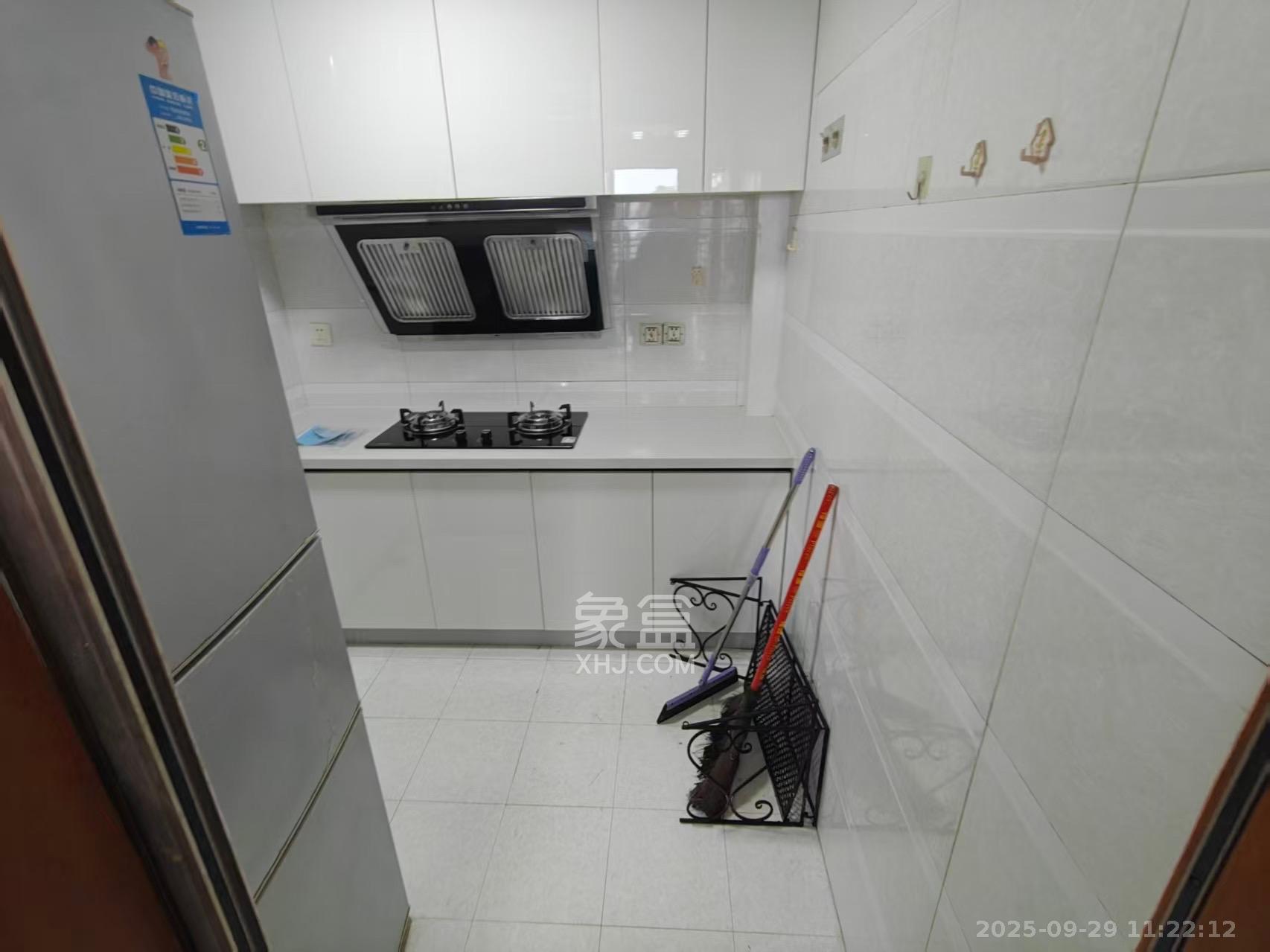 高信向日葵  3室2厅2卫    2600.0元/月室内图