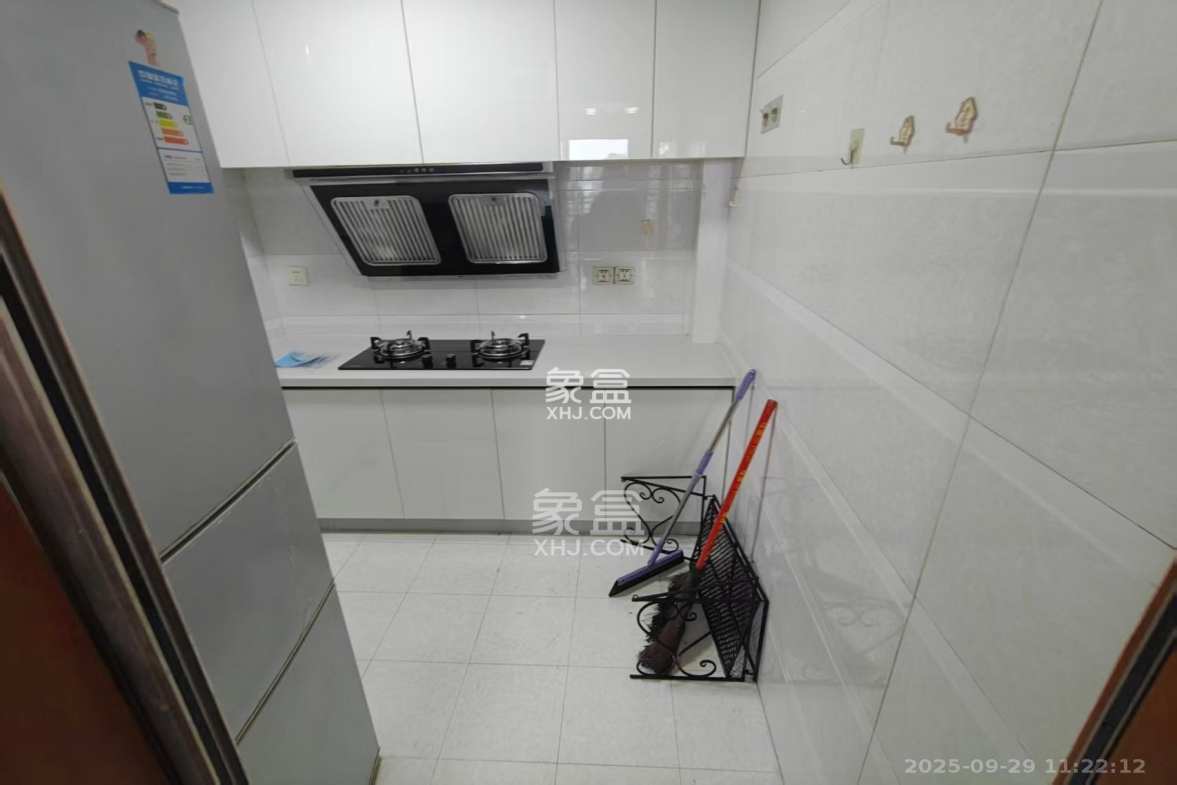 高信向日葵 3室2厅2卫 2600.0元/月 高信向日葵 3室2厅2卫 2600.0元/月室内图