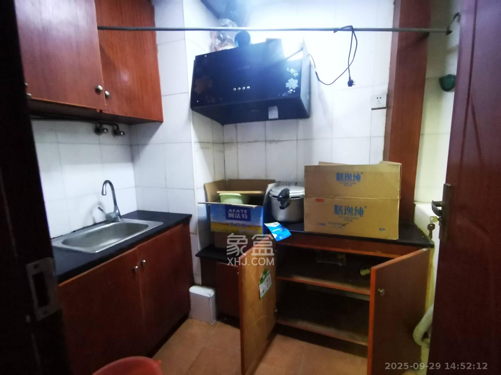 建鸿达华都(华都小户型及大华写字楼) 2室1厅1卫 2200.0元/月 建鸿达华都(华都小户型及大华写字楼) 2室1厅1卫 2200.0元/月室内图