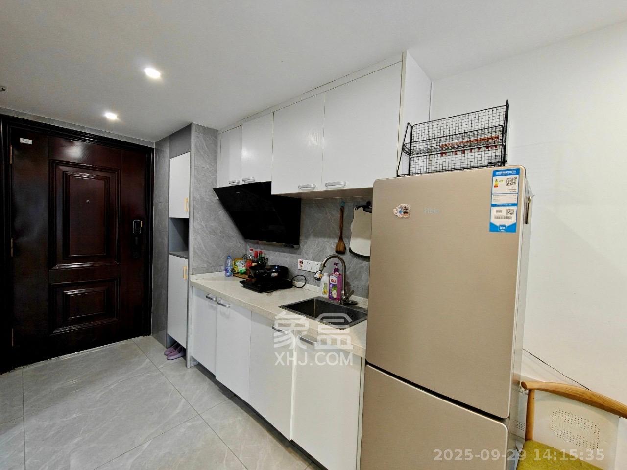 润和国际广场 1室1厅1卫 1800.0元/月 润和国际广场 1室1厅1卫 1800.0元/月室内图