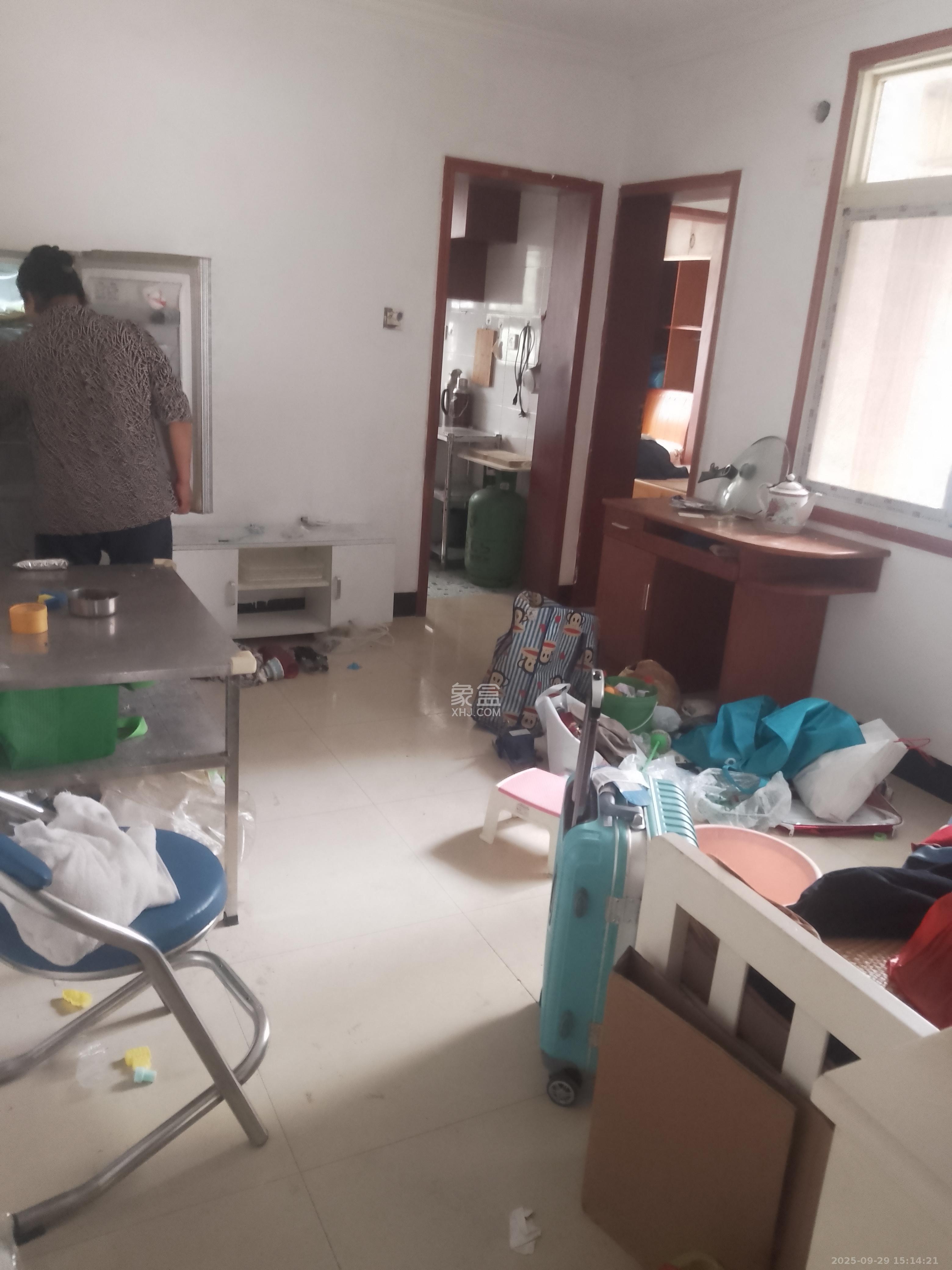 向东南社区  1室0厅0卫   1300.00元/月室内图