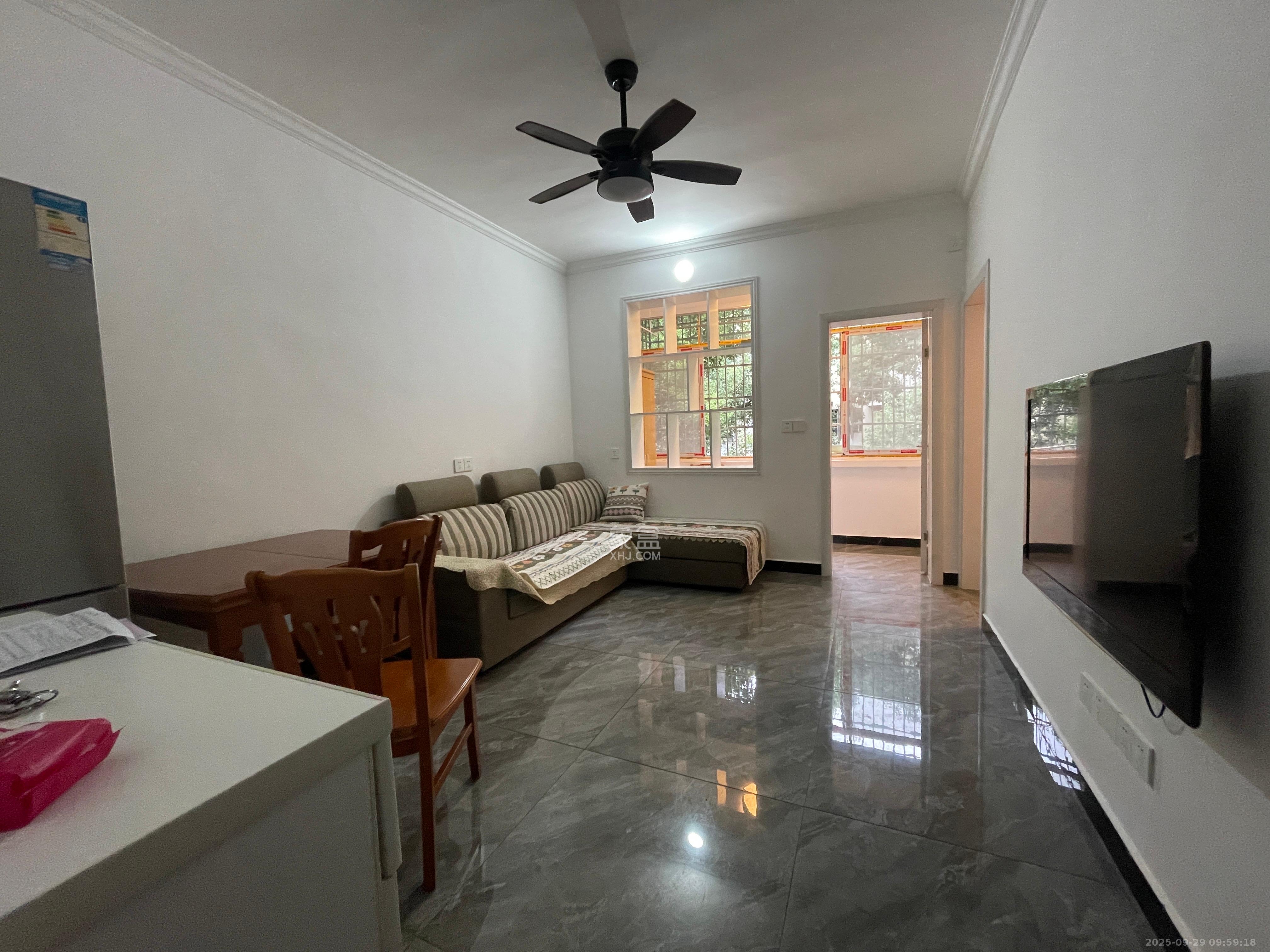 解放四村石子冲  1室1厅1卫    1600.0元/月 解放四村石子冲  1室1厅1卫    1600.0元/月室内图