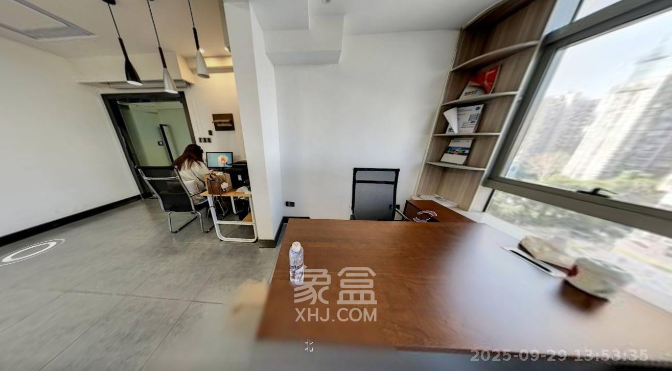 奥克斯广场 1室1厅1卫 2400.0元/月 奥克斯广场 1室1厅1卫 2400.0元/月室内图