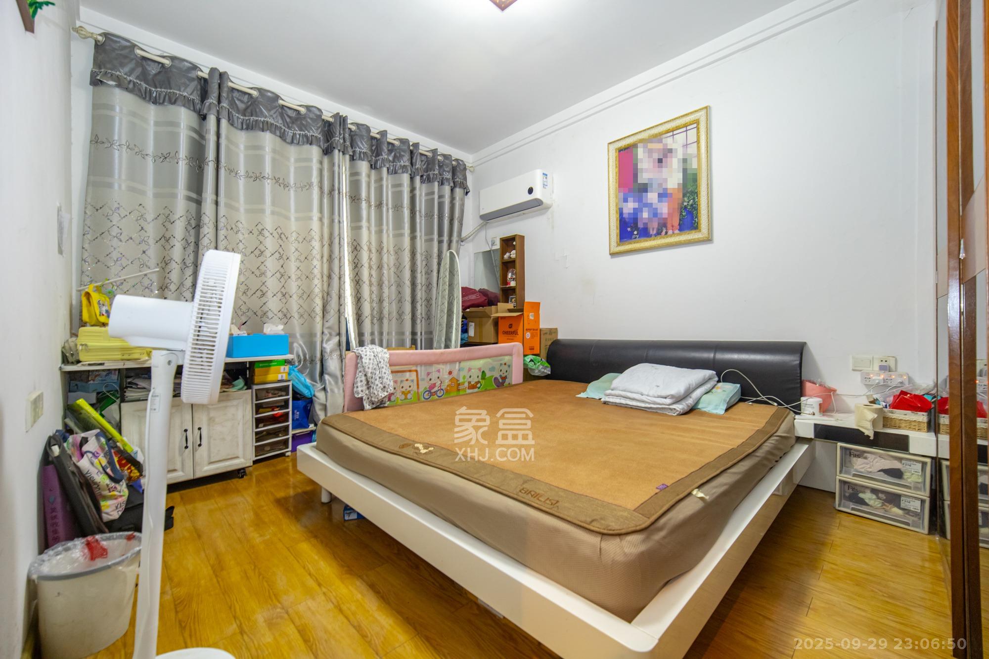 银盘鑫城 2室2厅1卫 48.8万 银盘鑫城 2室2厅1卫 48.8万卧室