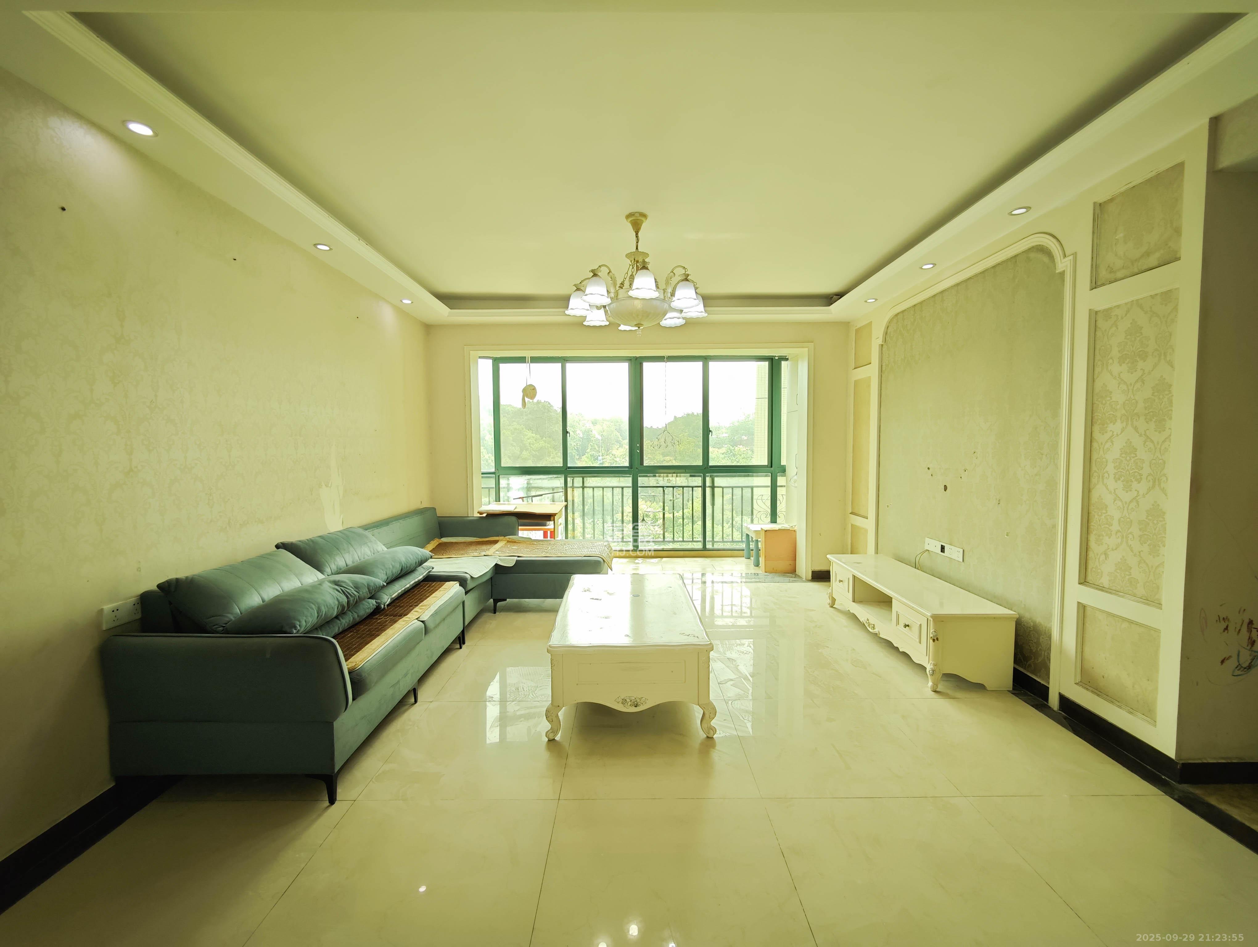 恒大城 5室2厅3卫 128.0万 恒大城 5室2厅3卫 128.0万客厅