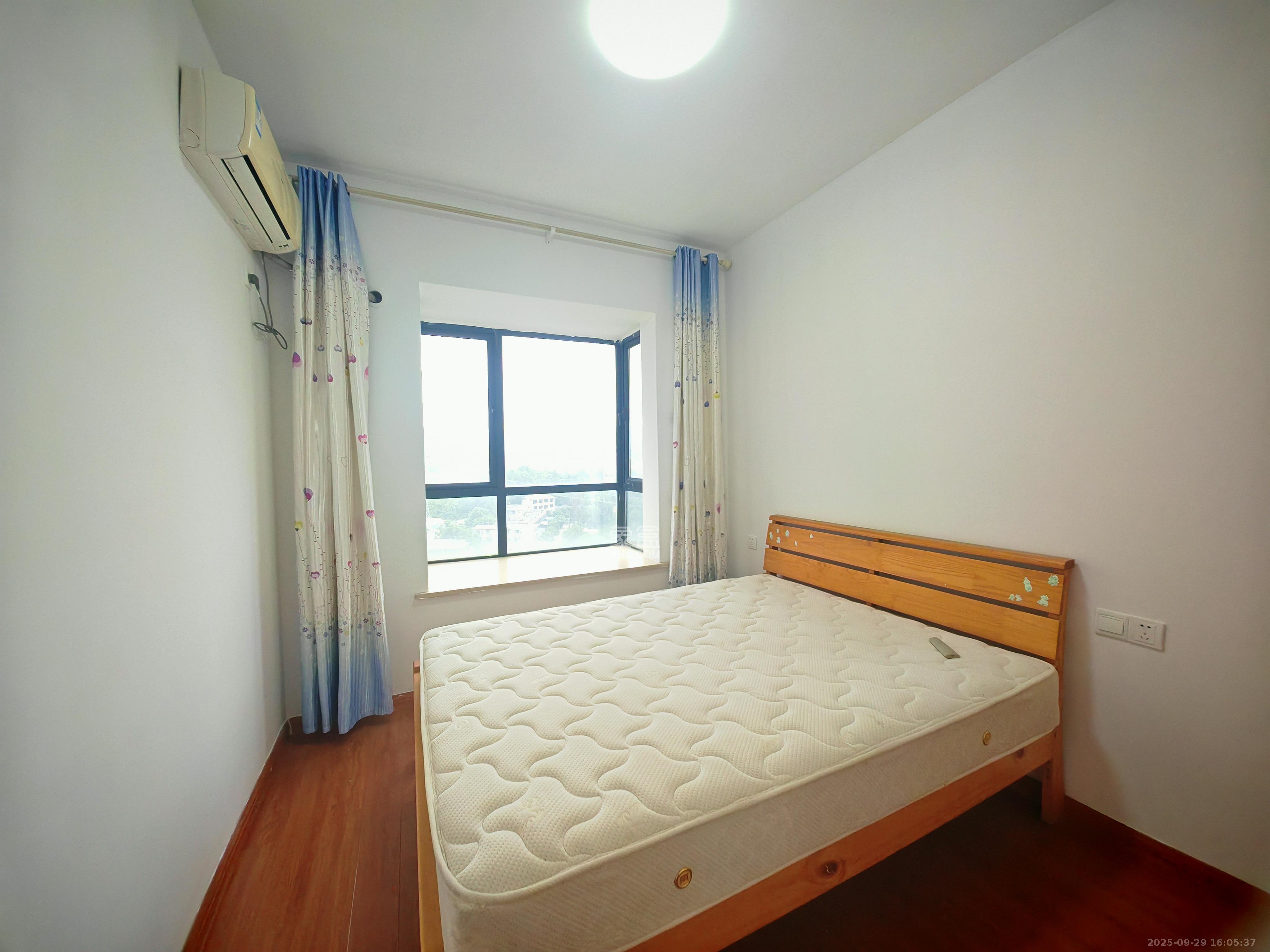 莱茵城  3室2厅2卫    2200.0元/月室内图