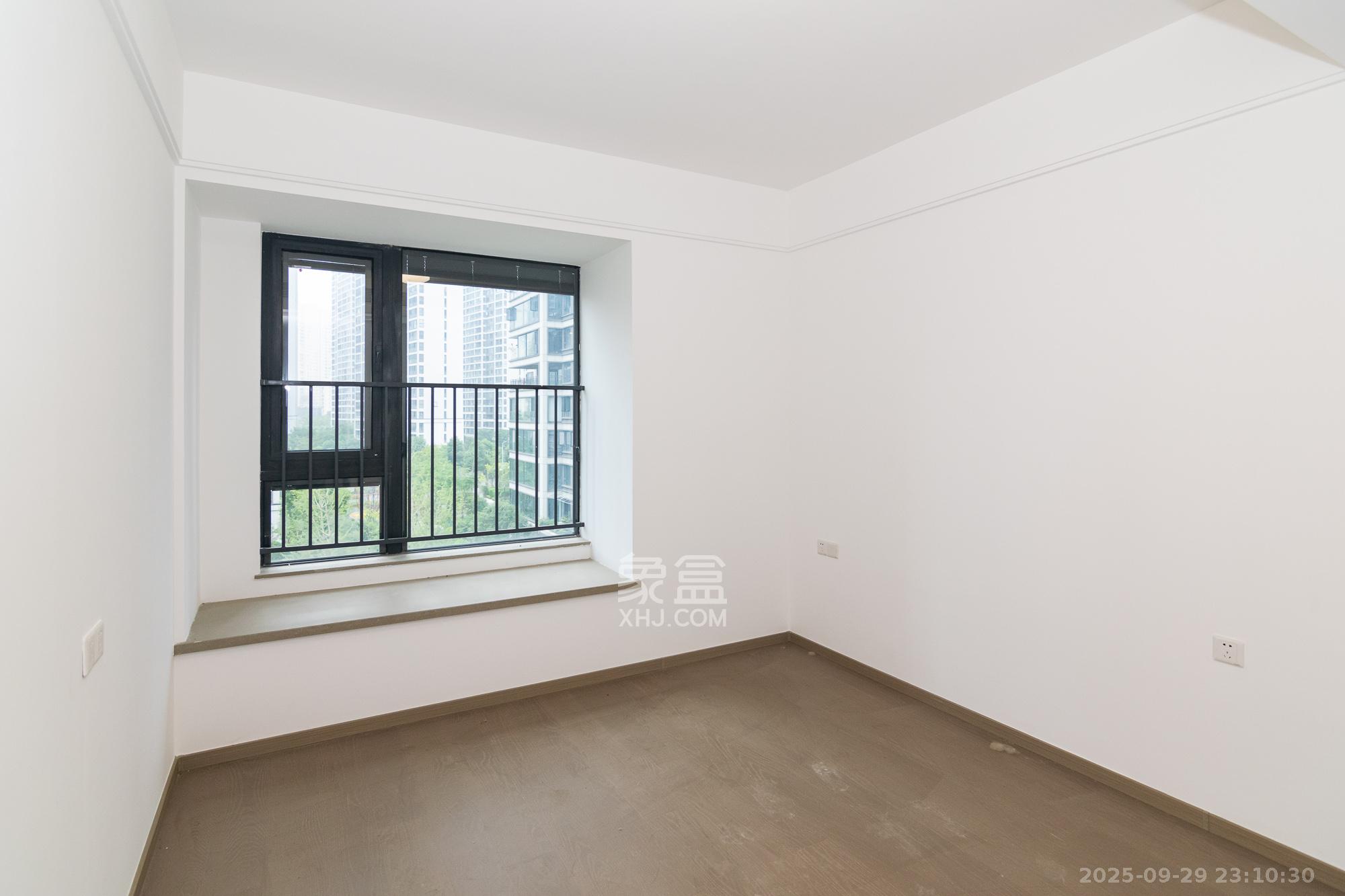 越秀湘江星汇城三期 4室2厅3卫 198.0万 越秀湘江星汇城三期 4室2厅3卫 198.0万卧室