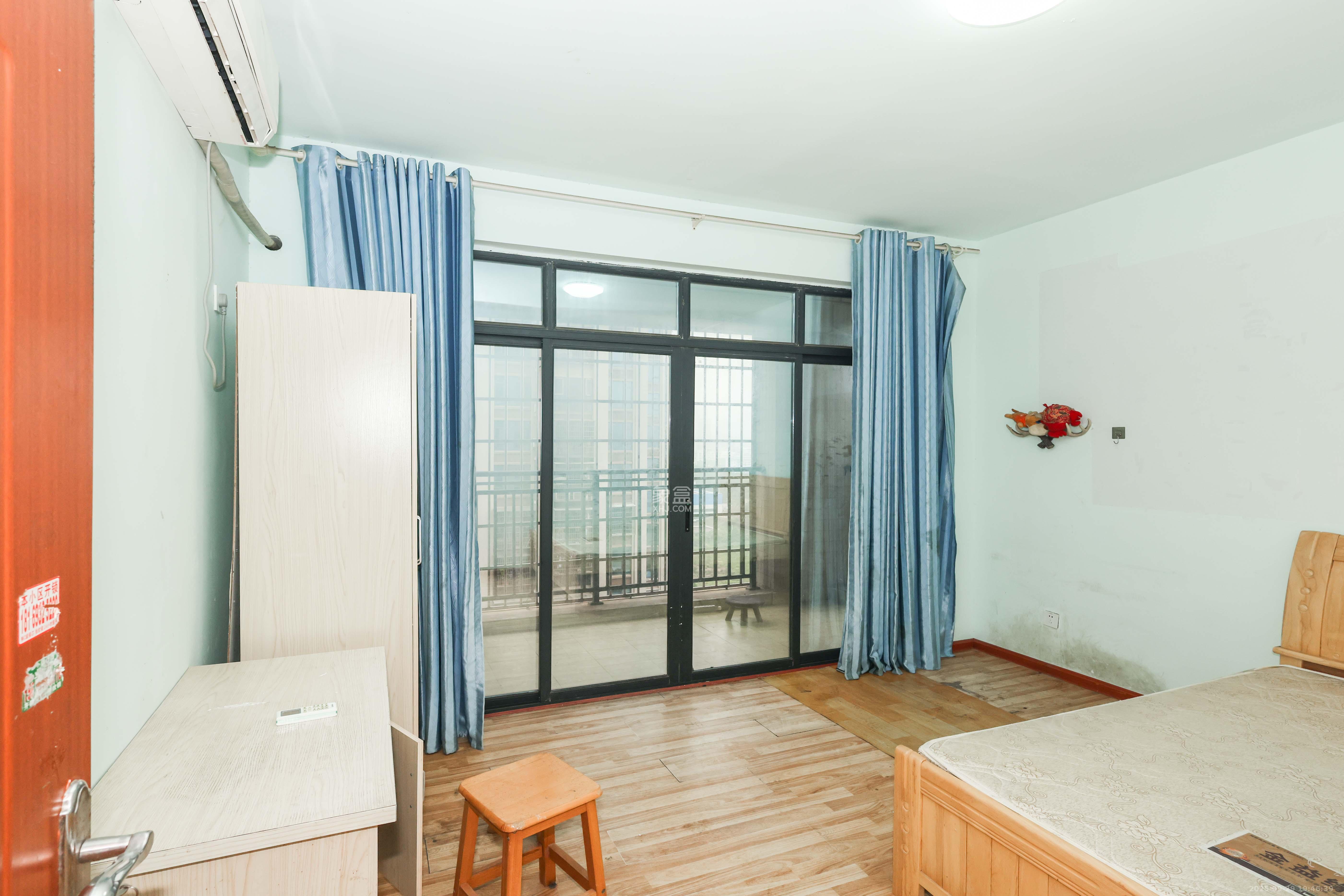 天元涉外景园B区 3室2厅2卫 78.0万 天元涉外景园B区 3室2厅2卫 78.0万客厅