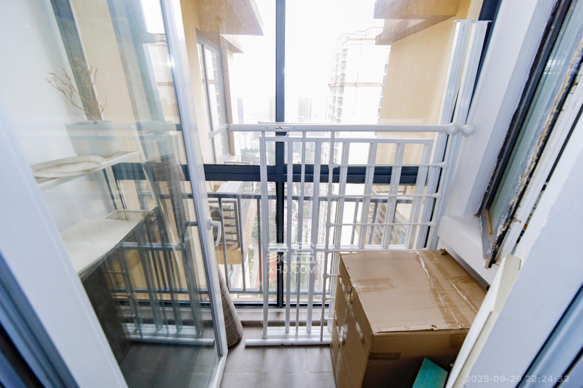 蓝光幸福满庭  2室2厅1卫    67.0万阳台