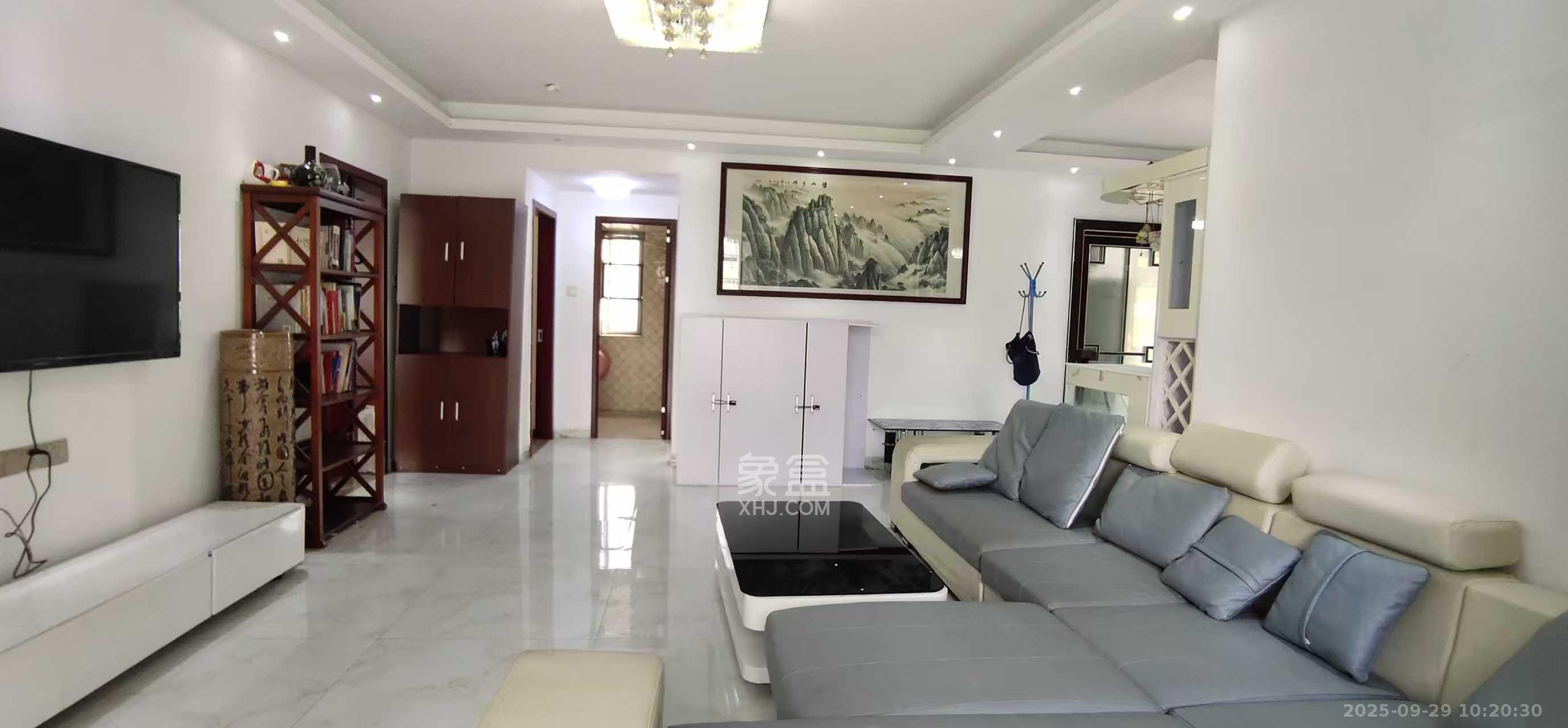 卓越蔚蓝海岸三期  3室2厅2卫    2800.0元/月室内图