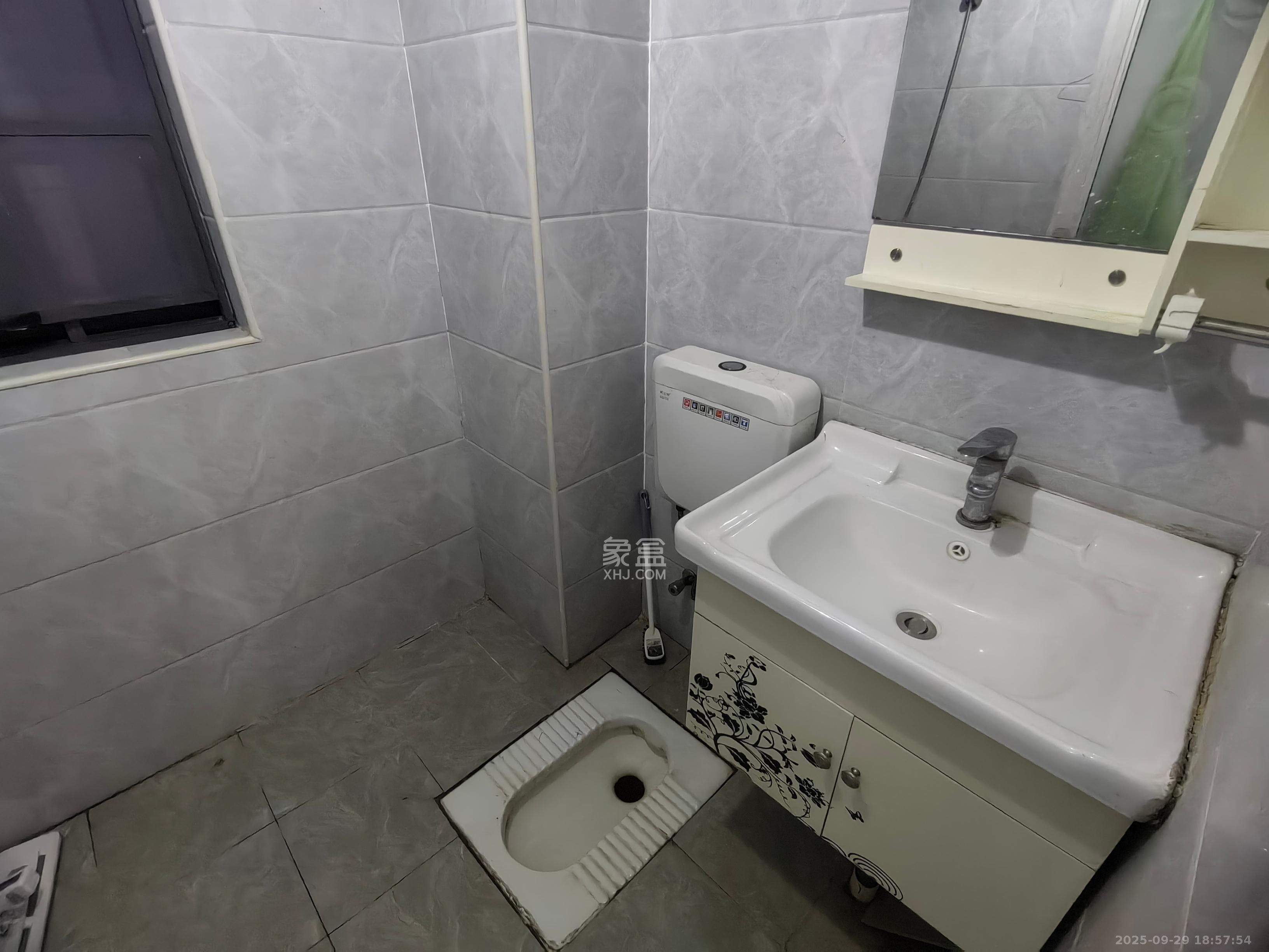 兴和佳苑安置小区  2室2厅1卫   1700.00元/月室内图