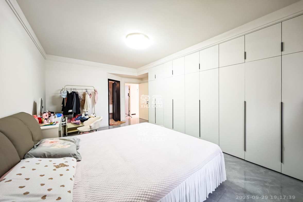 恒基旭辉湖山赋 3室2厅2卫 136.0万 恒基旭辉湖山赋 3室2厅2卫 136.0万卧室