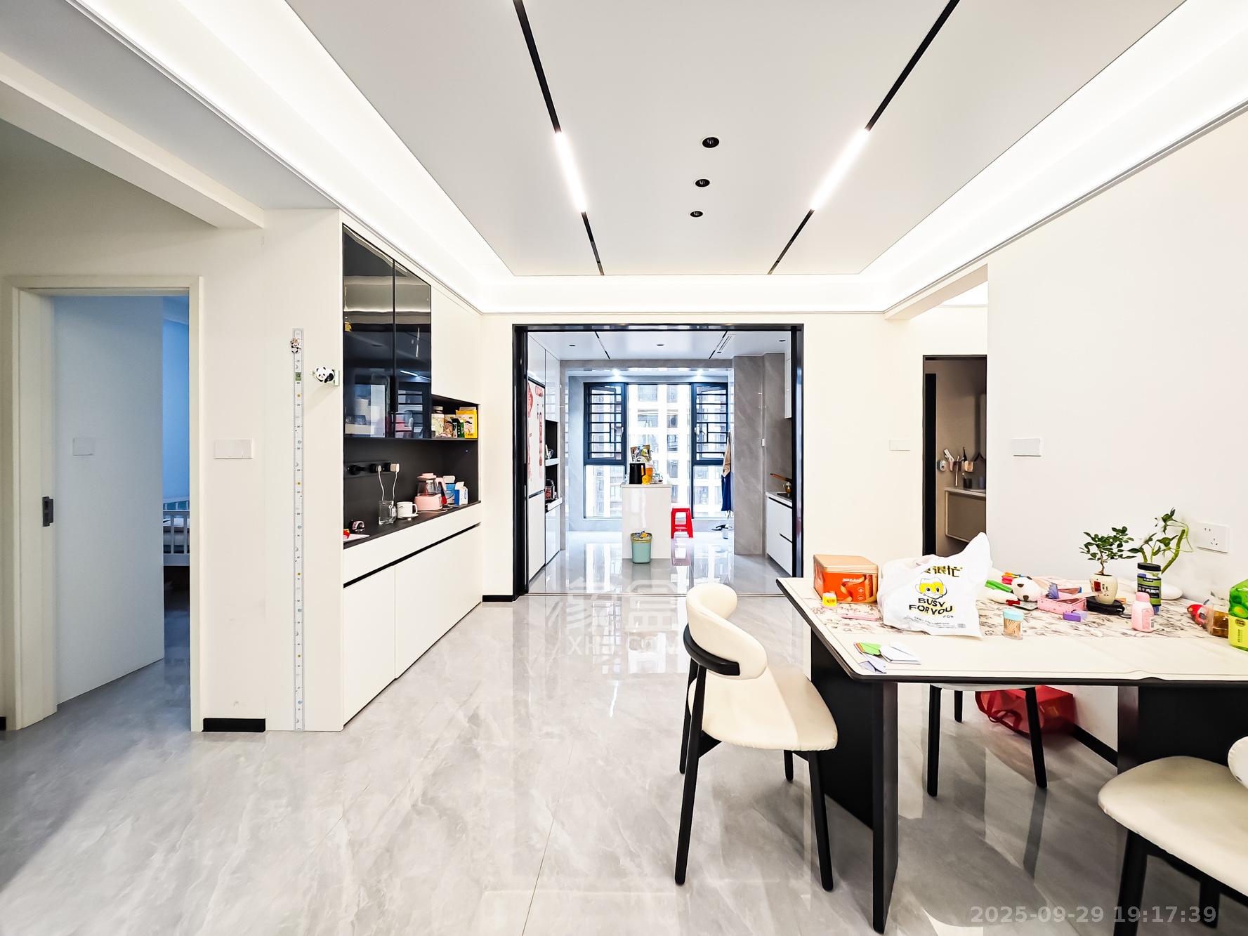 恒基旭辉湖山赋 3室2厅2卫 136.0万 恒基旭辉湖山赋 3室2厅2卫 136.0万客厅