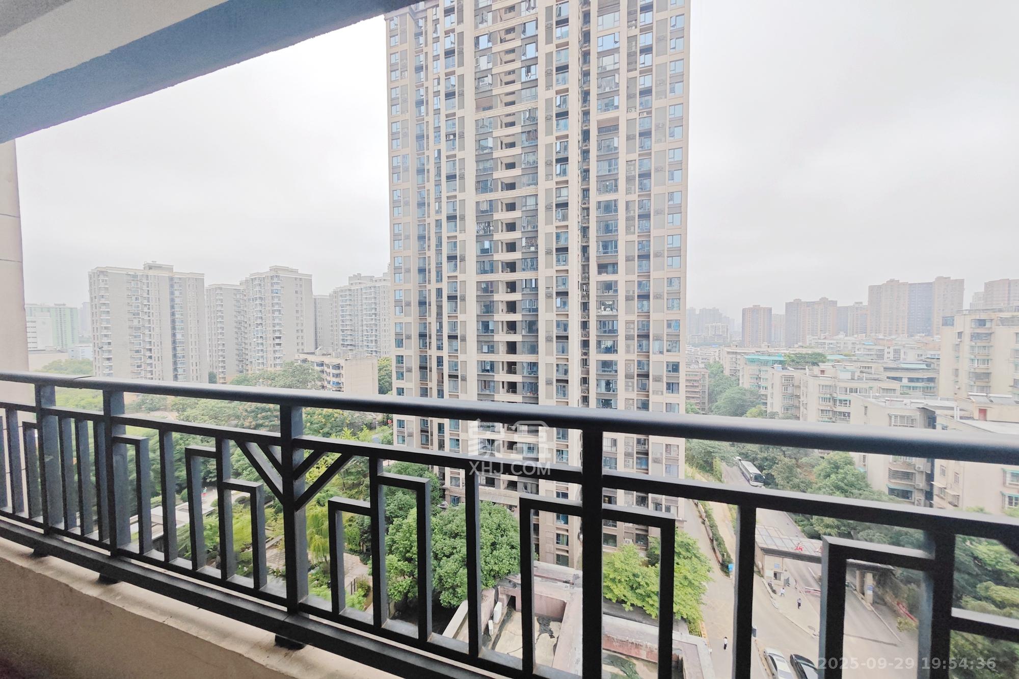 建发中央悦府 4室2厅2卫 169.9万 建发中央悦府 4室2厅2卫 169.9万阳台