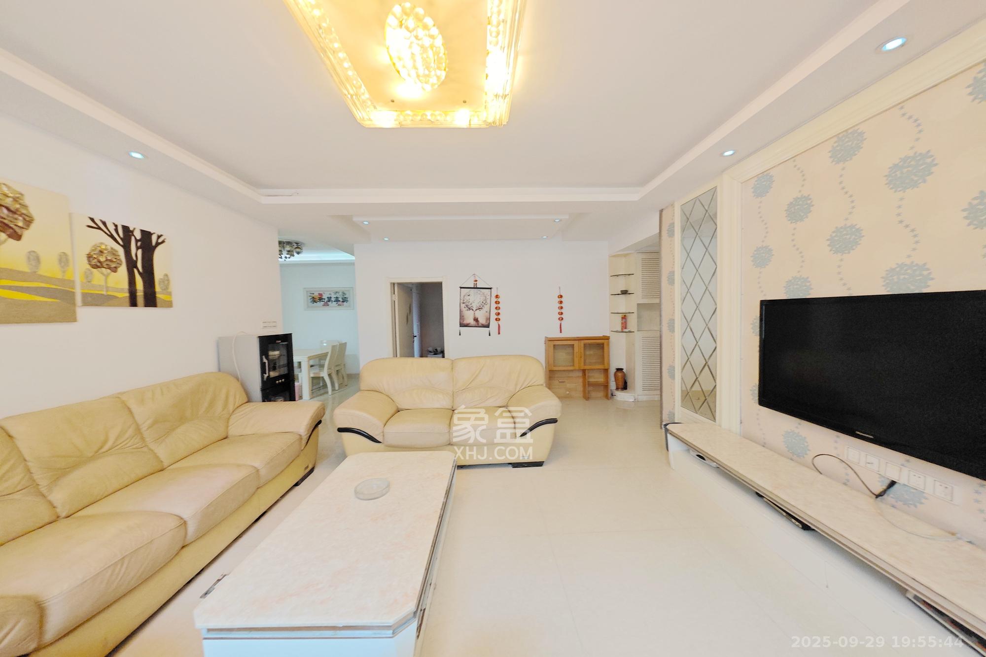 锦绣世纪  3室2厅2卫    126.0万 锦绣世纪  3室2厅2卫    126.0万