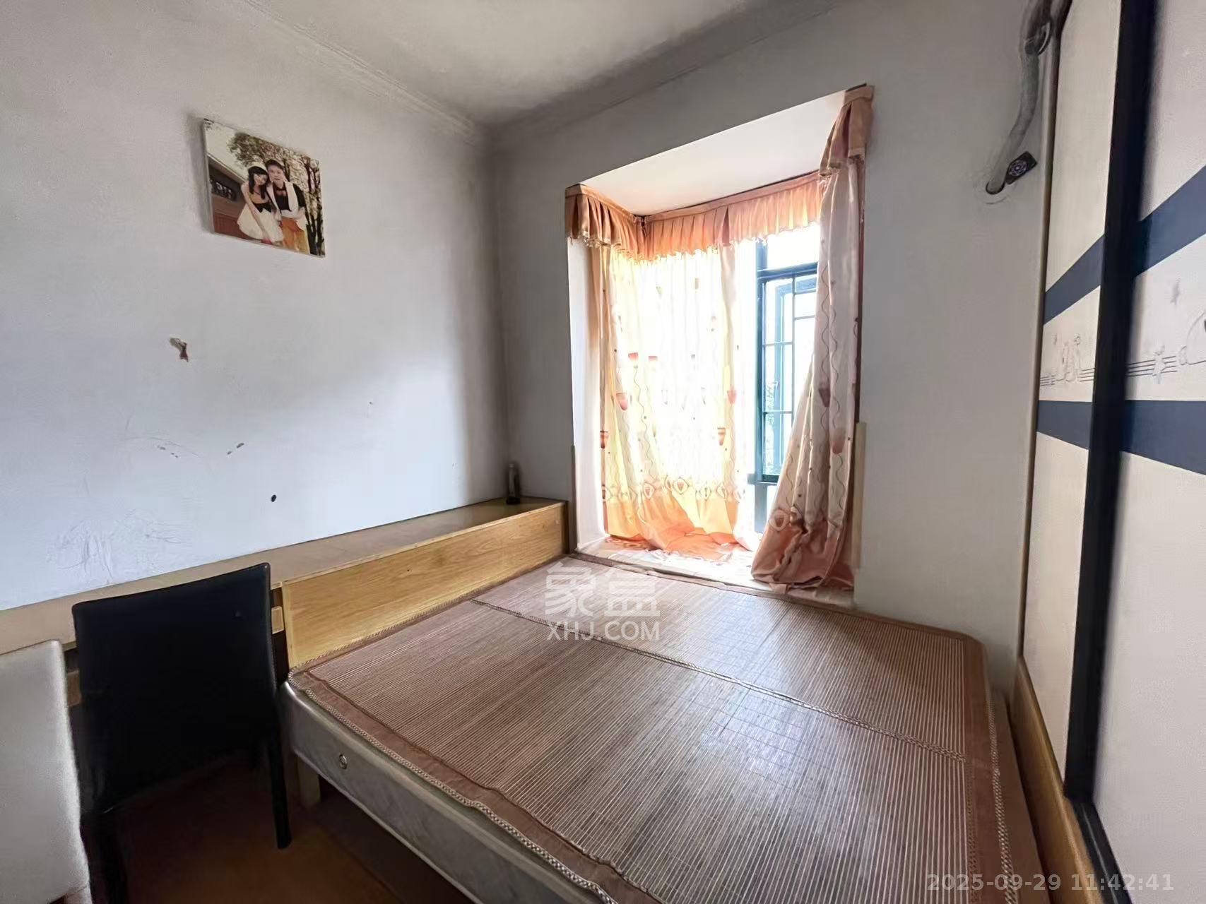 枫华府第  3室2厅1卫    2000.0元/月室内图