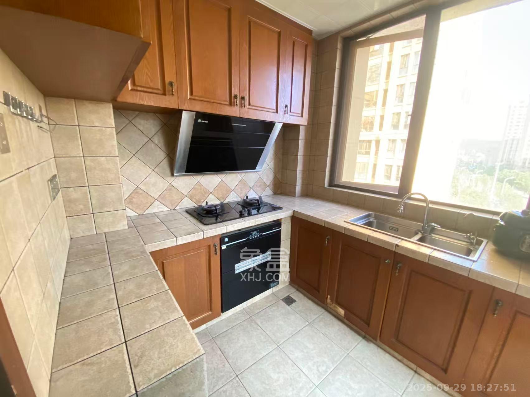 欧莱雅郡  4室2厅2卫    3500.0元/月室内图