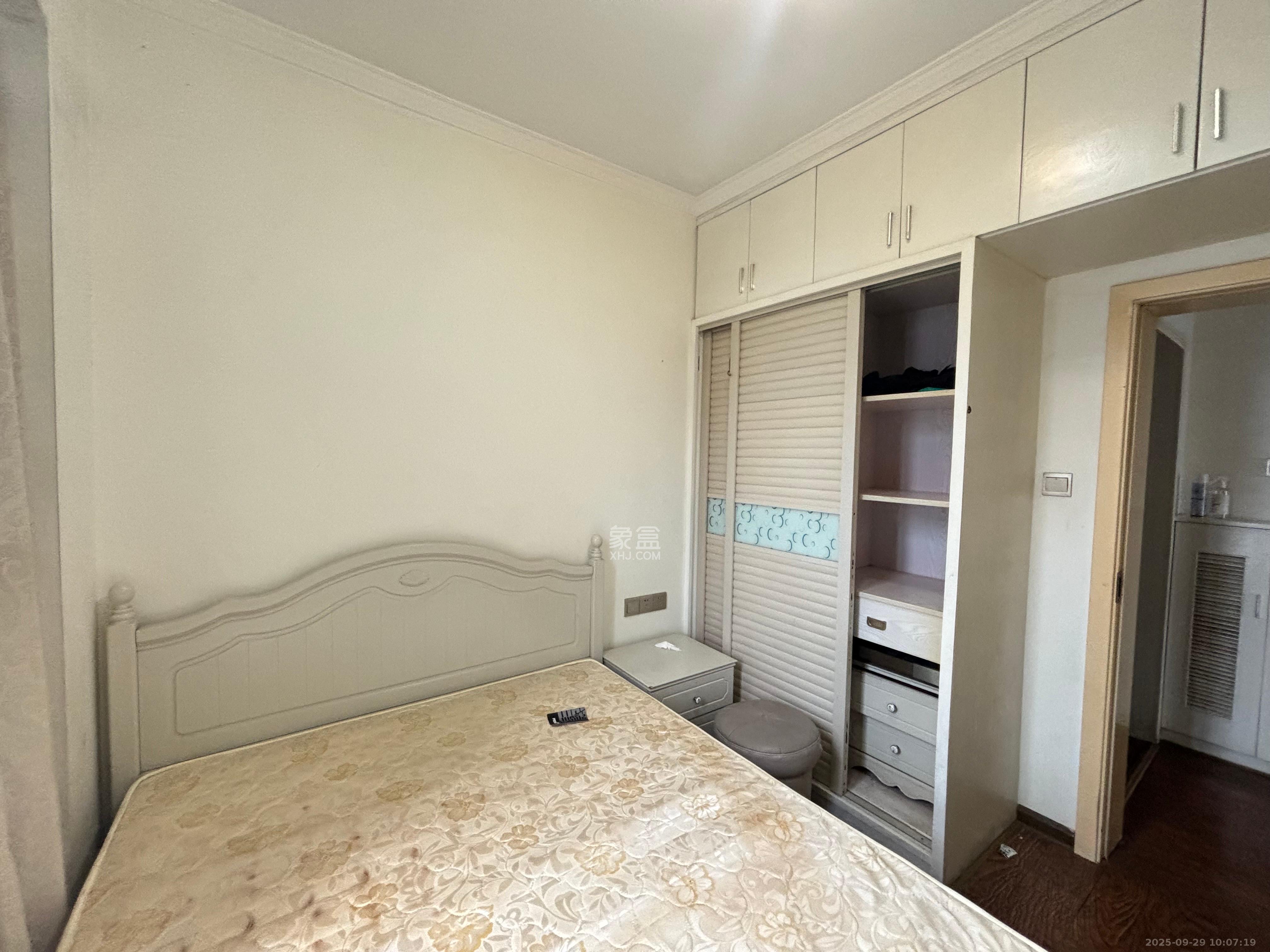 花样年华 3室2厅1卫 1400.0元/月 花样年华 3室2厅1卫 1400.0元/月室内图