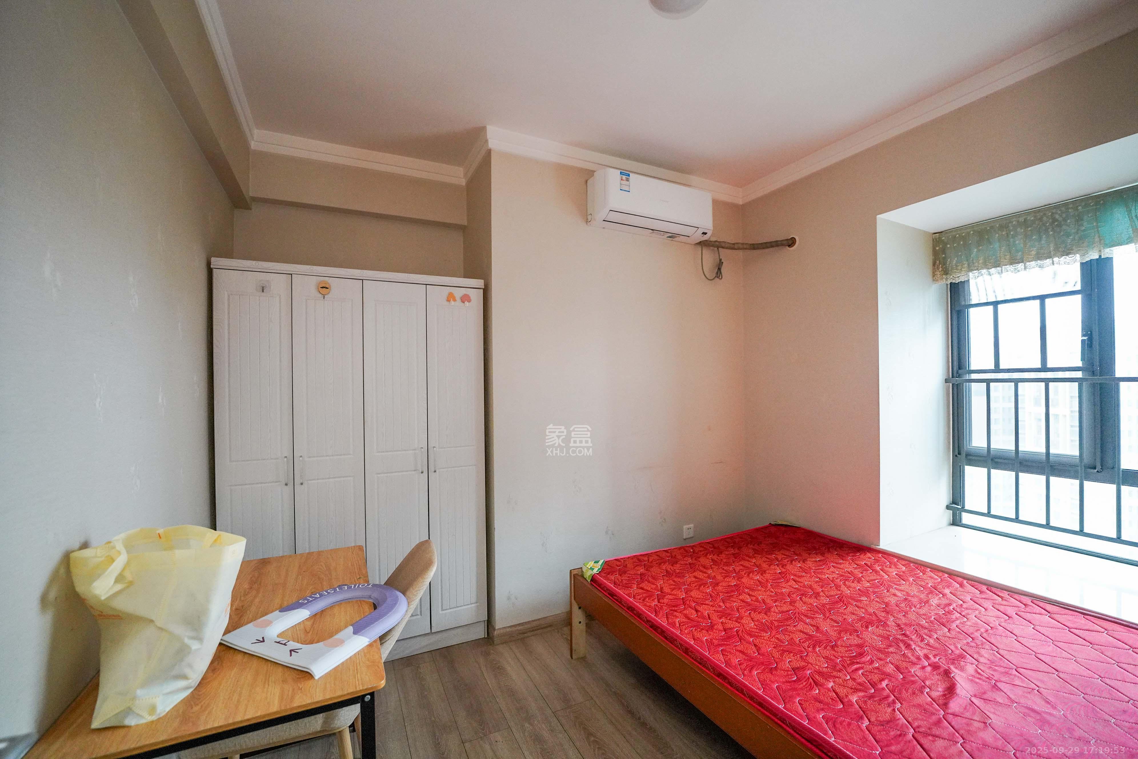 汇金城/嘉华城(二期、三期) 3室2厅2卫 115.0万 汇金城/嘉华城(二期、三期) 3室2厅2卫 115.0万卧室