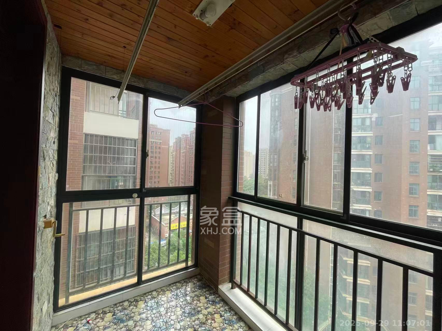 天城尚品  2室2厅1卫    1800.0元/月室内图