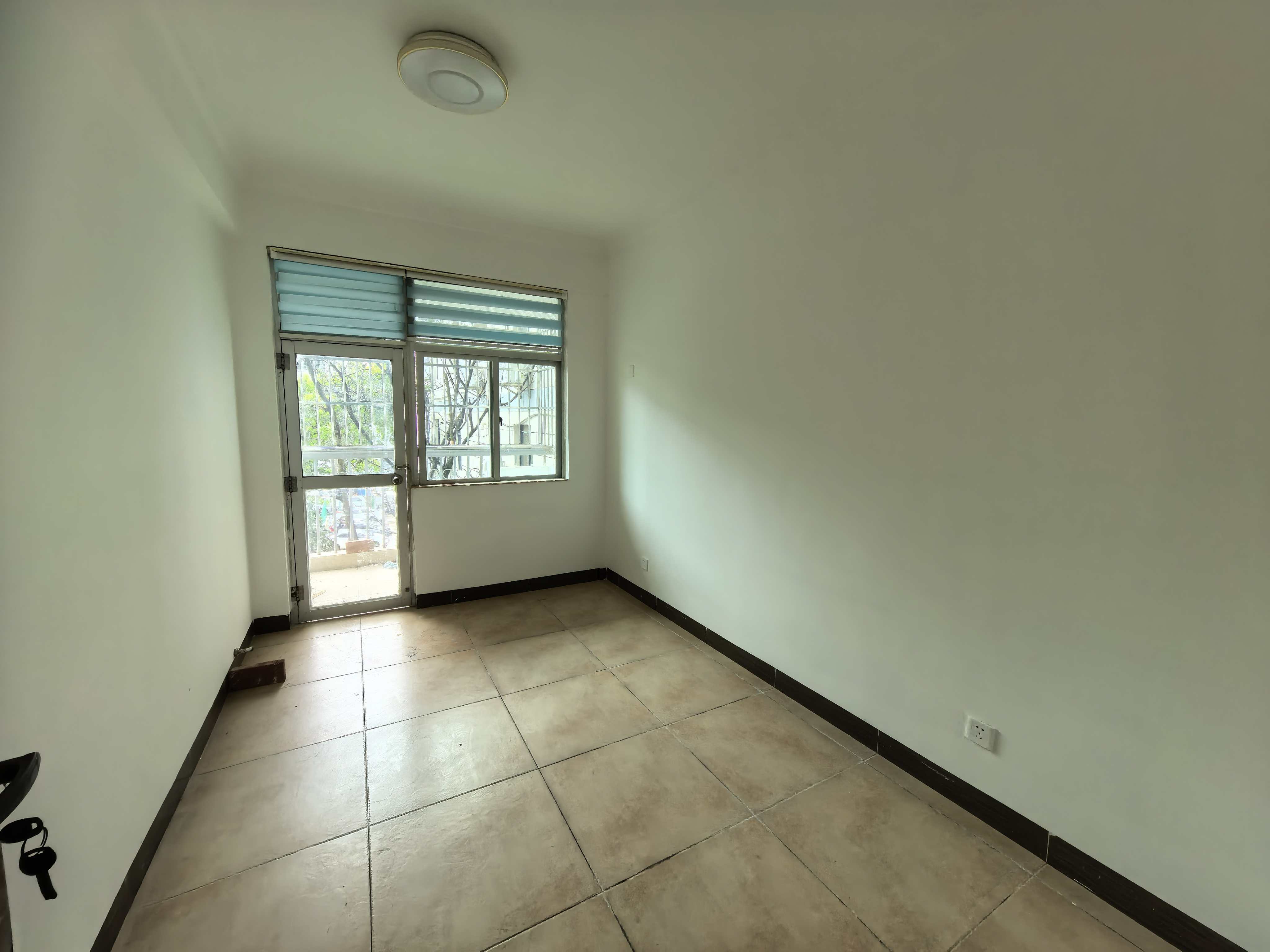 社科大院 3室2厅2卫 2500.0元/月 社科大院 3室2厅2卫 2500.0元/月室内图