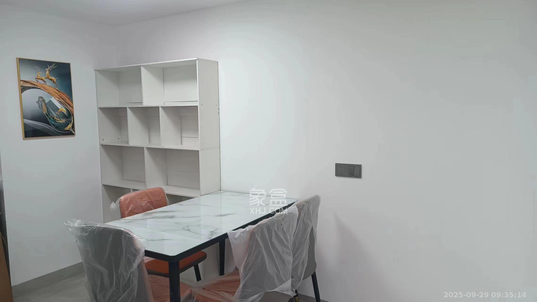 卓越江岸 1室1厅1卫 2400.0元/月 卓越江岸 1室1厅1卫 2400.0元/月室内图