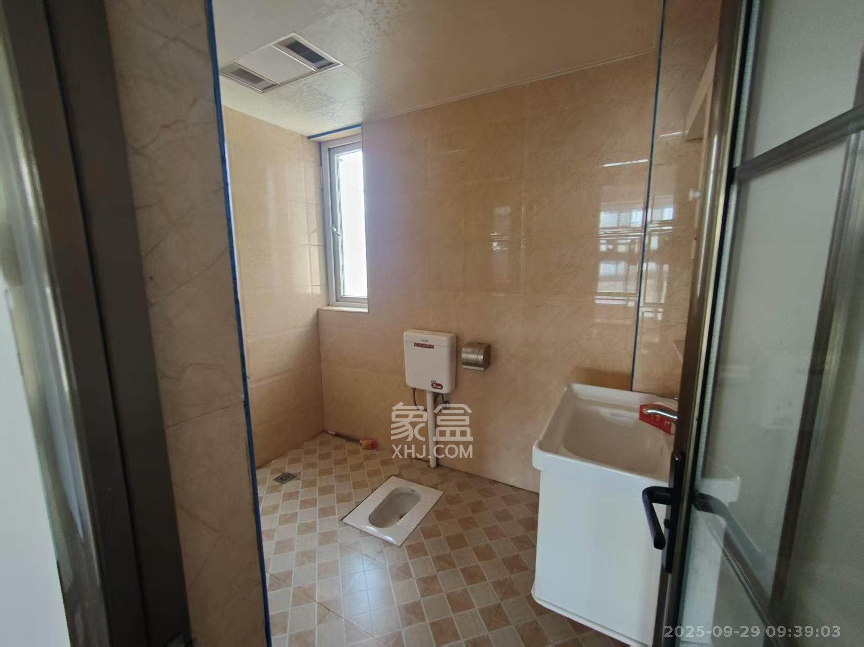 清政园(青政家园) 3室2厅2卫 2300.0元/月 清政园(青政家园) 3室2厅2卫 2300.0元/月室内图