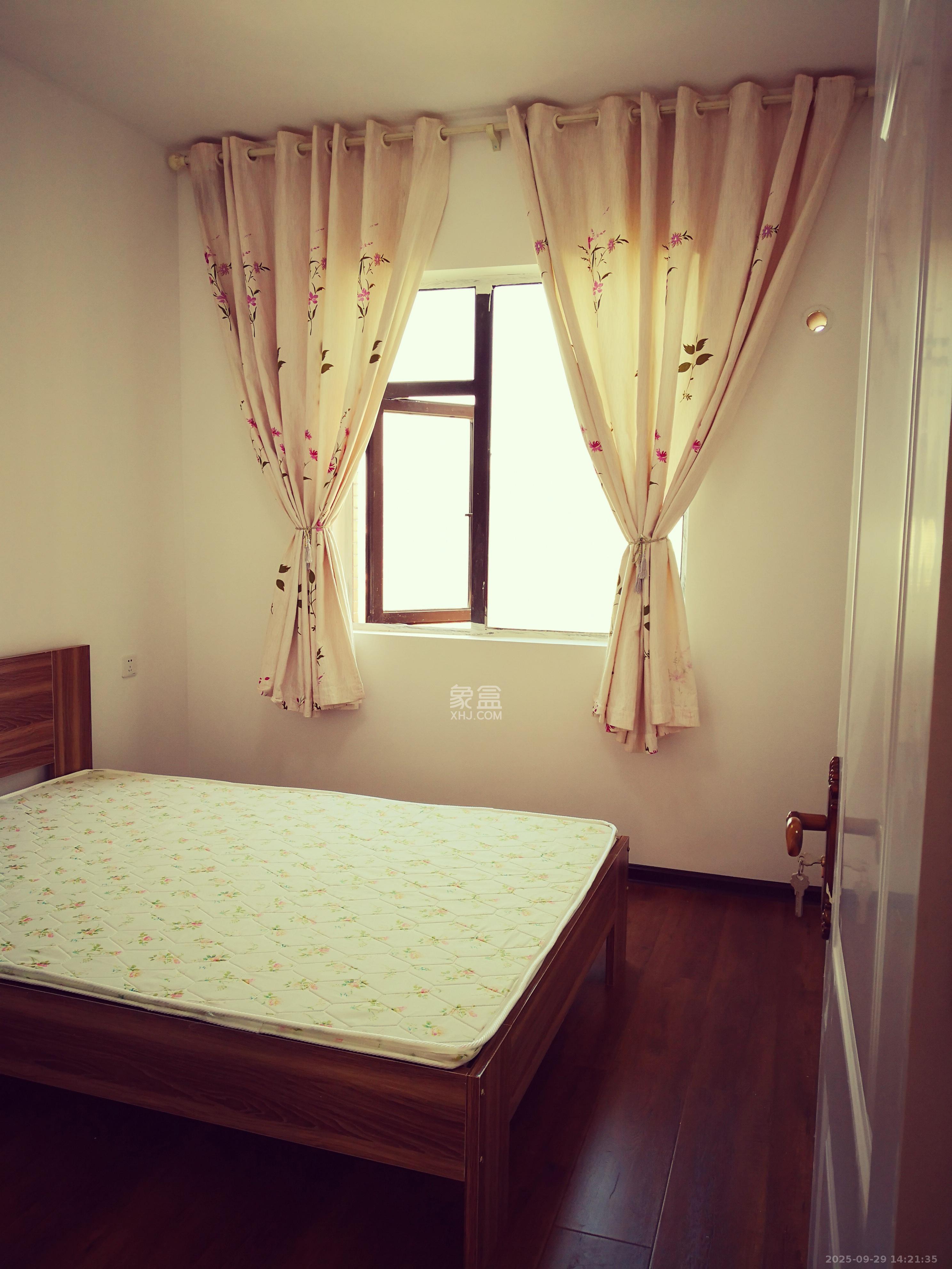 德润小区(丰升德润小区) 2室2厅1卫 2100.0元/月 德润小区(丰升德润小区) 2室2厅1卫 2100.0元/月室内图