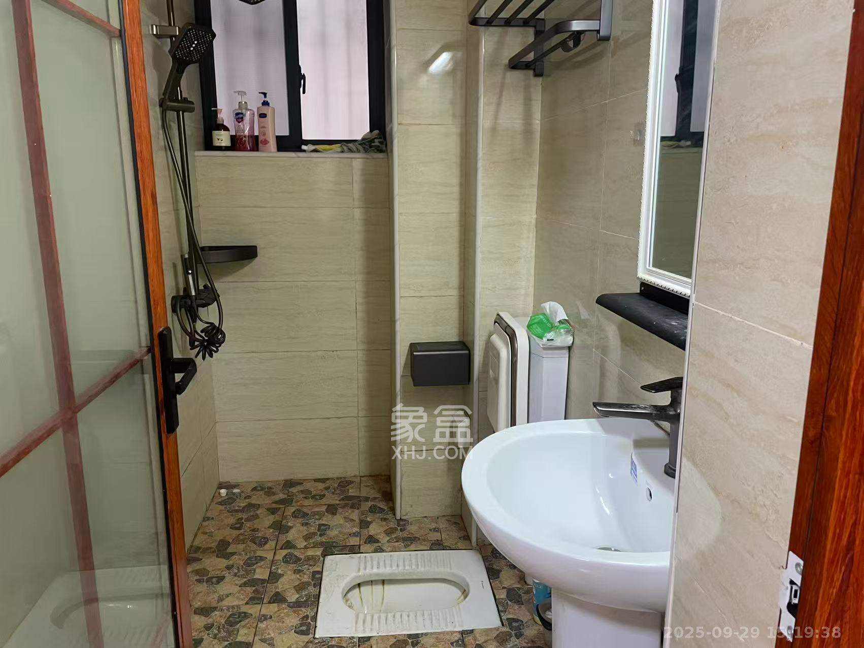 金科园  1室2厅1卫    2000.0元/月室内图