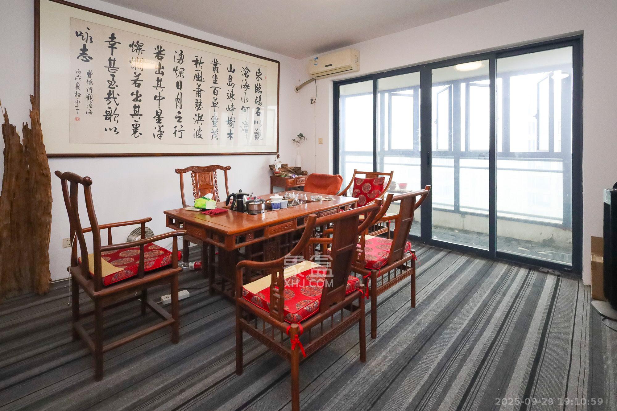 奥克斯广场  3室2厅2卫    2900.0元/月室内图