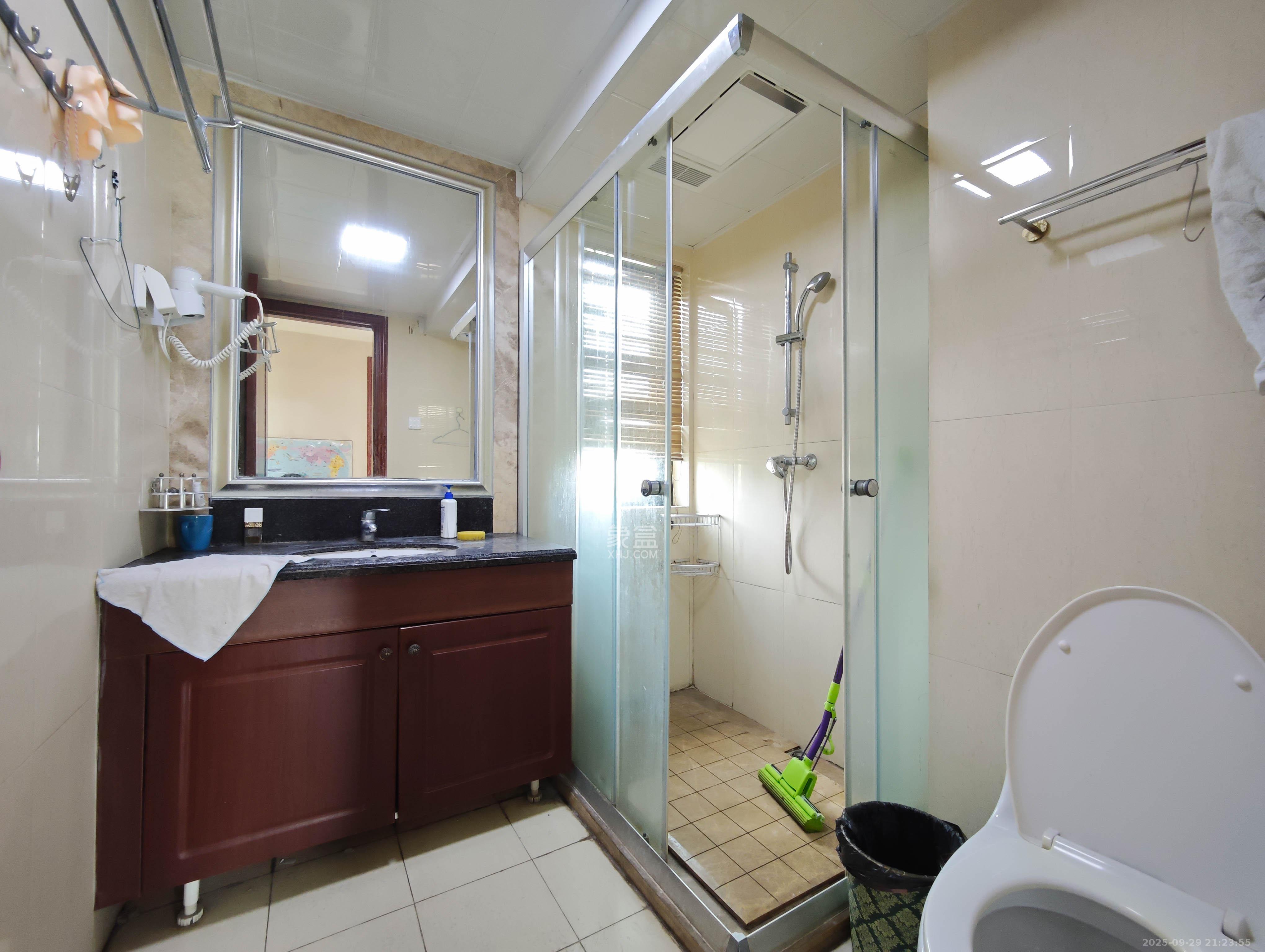 恒大城 5室2厅3卫 128.0万 恒大城 5室2厅3卫 128.0万卫生间