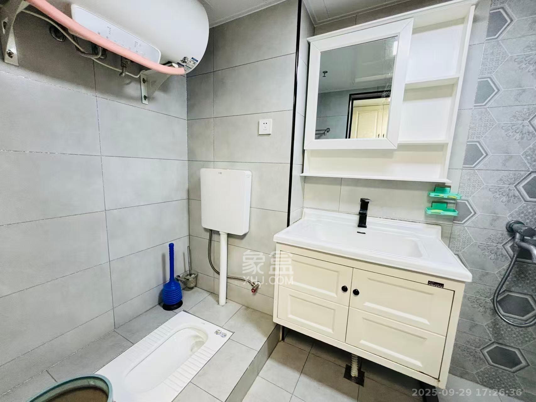 东盈商业广场(华泉城市广场) 2室1厅1卫 2300.0元/月 东盈商业广场(华泉城市广场) 2室1厅1卫 2300.0元/月室内图