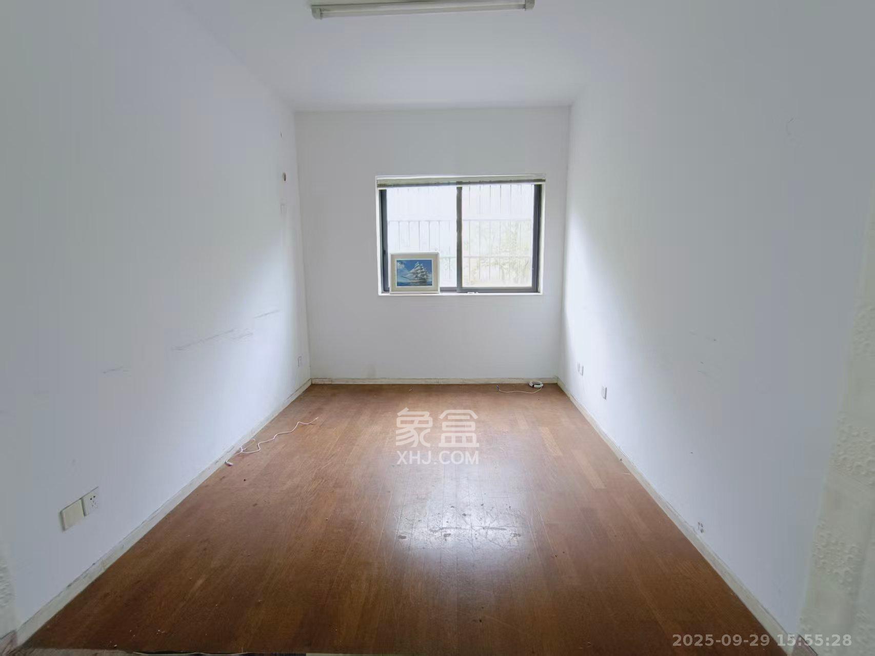 阳光100一期、四五期  4室2厅2卫    3000.0元/月室内图