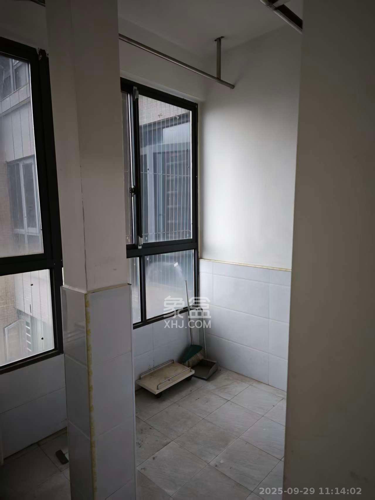 长房半岛蓝湾(观山月) 3室2厅1卫 2200.0元/月 长房半岛蓝湾(观山月) 3室2厅1卫 2200.0元/月室内图