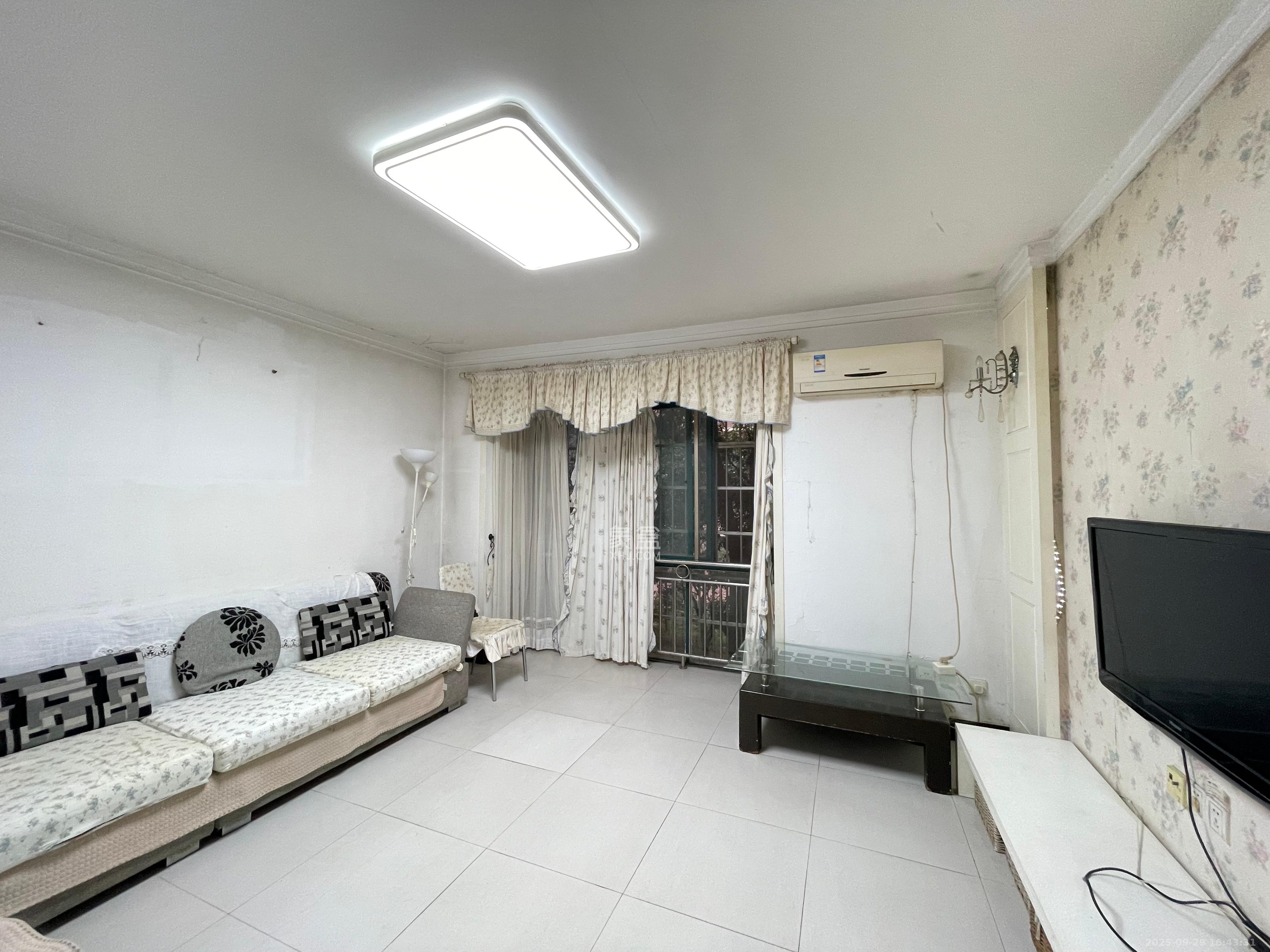 东方新城 2室1厅1卫 2400.0元/月 东方新城 2室1厅1卫 2400.0元/月室内图