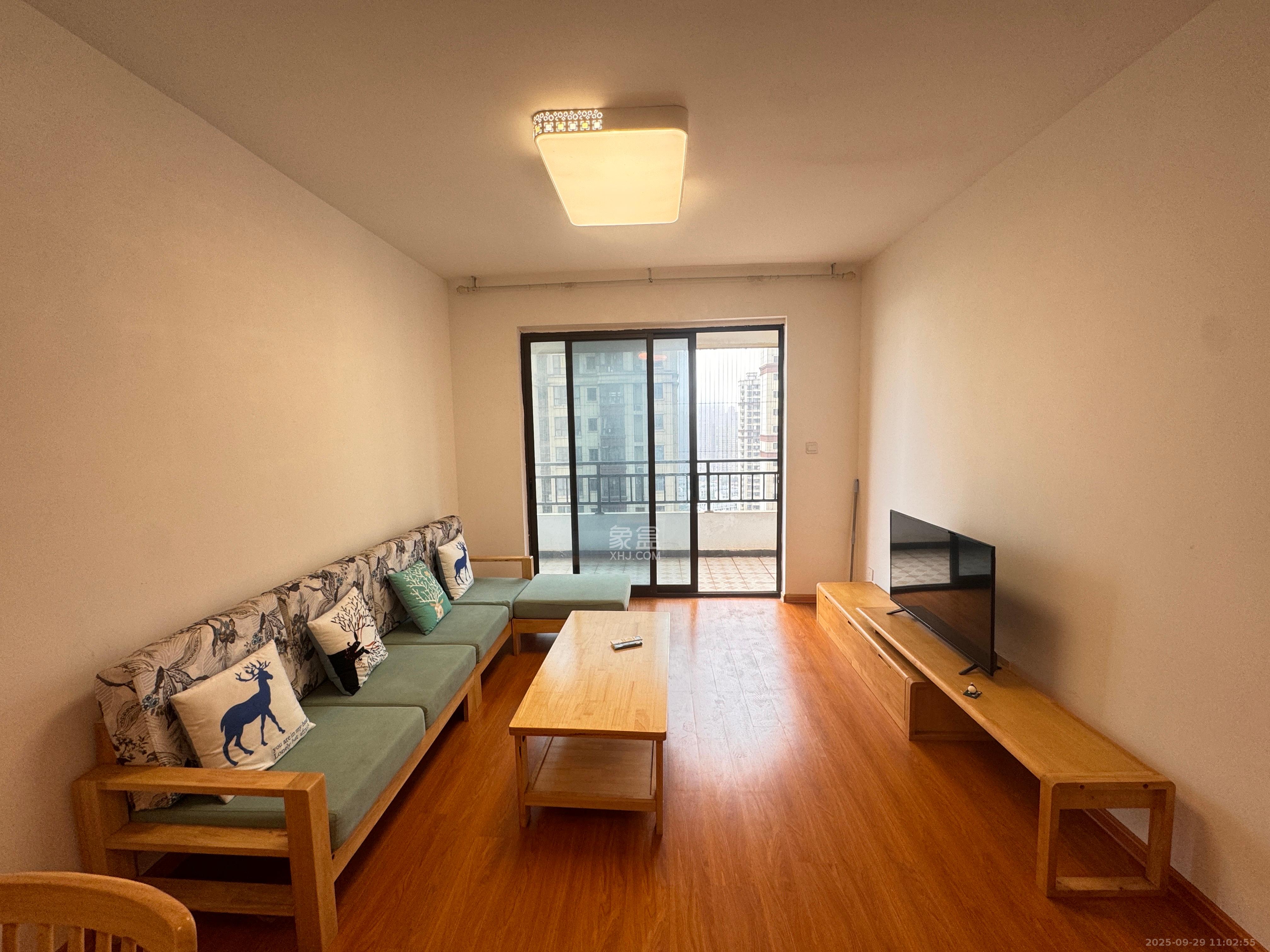 山语城三期 3室2厅1卫 1700.0元/月 山语城三期 3室2厅1卫 1700.0元/月室内图