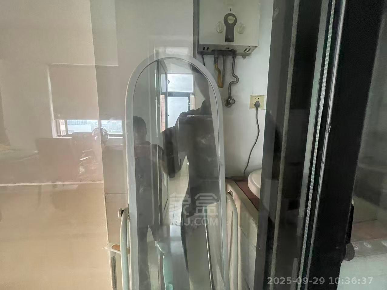 慈善大厦 1室1厅1卫 900.0元/月 慈善大厦 1室1厅1卫 900.0元/月室内图