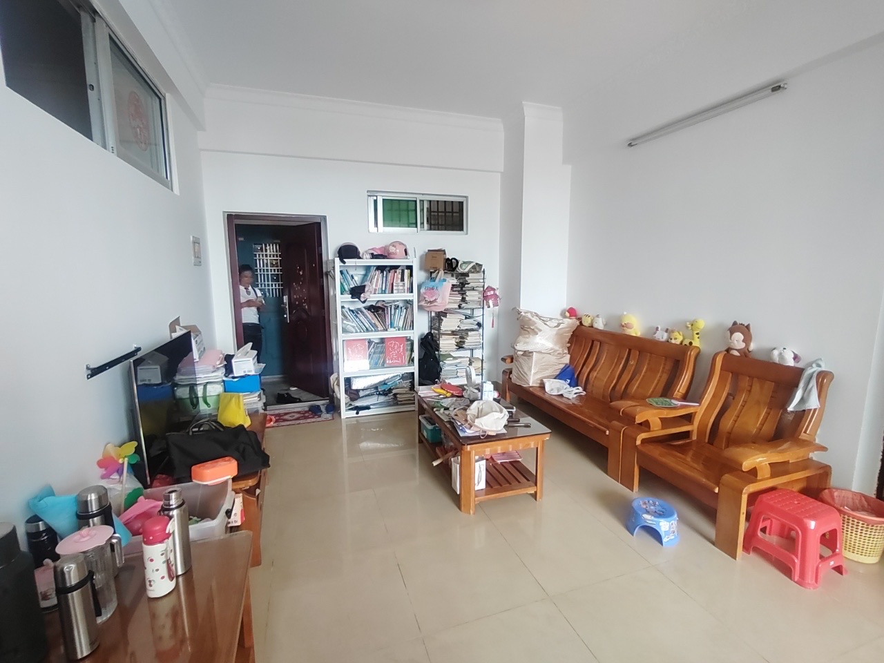 省侨办第二宿舍(海府路) 3室2厅1卫 88.0万 省侨办第二宿舍(海府路) 3室2厅1卫 88.0万客厅