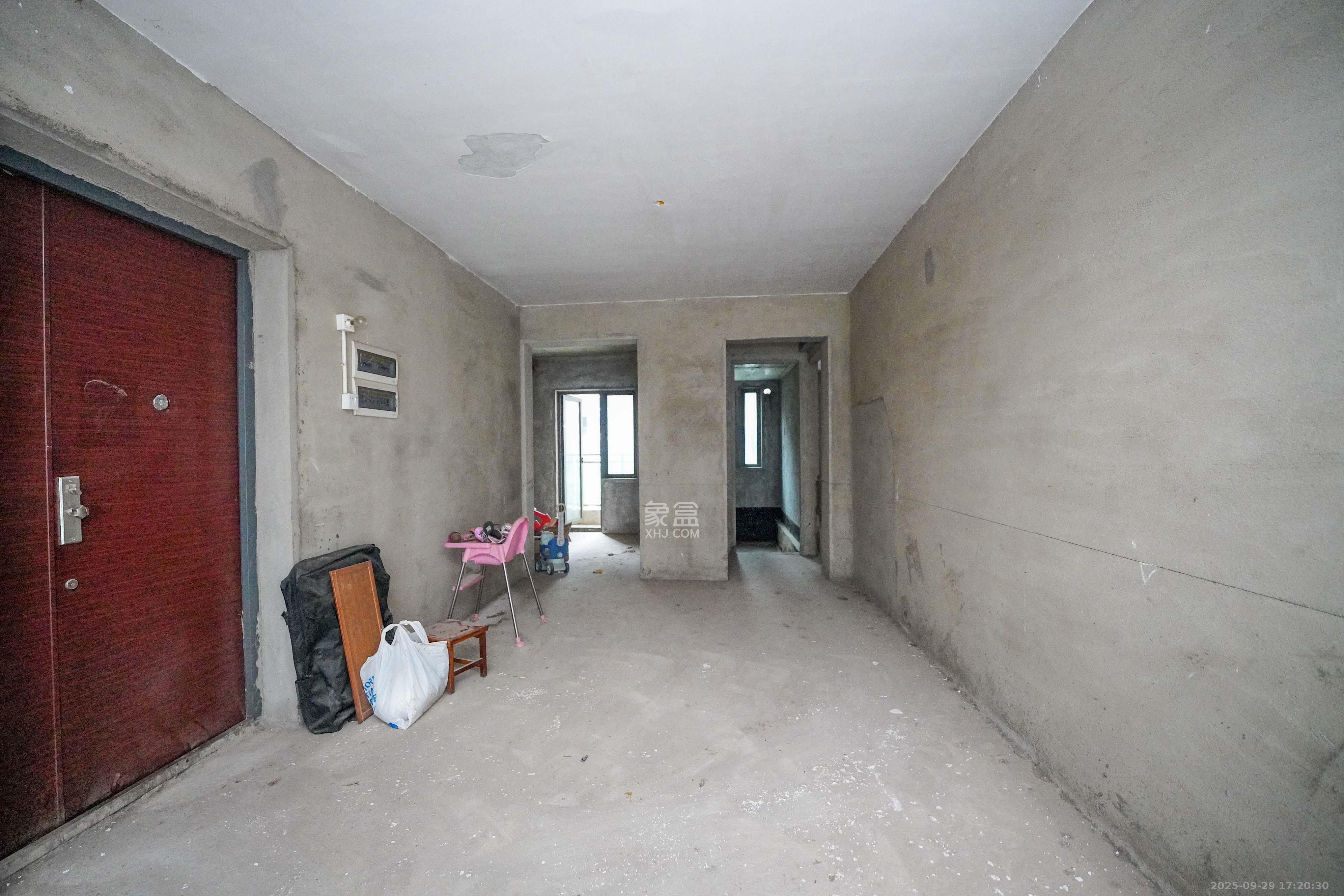 海伦堡爱ME城市  6室3厅3卫    228.0万客厅