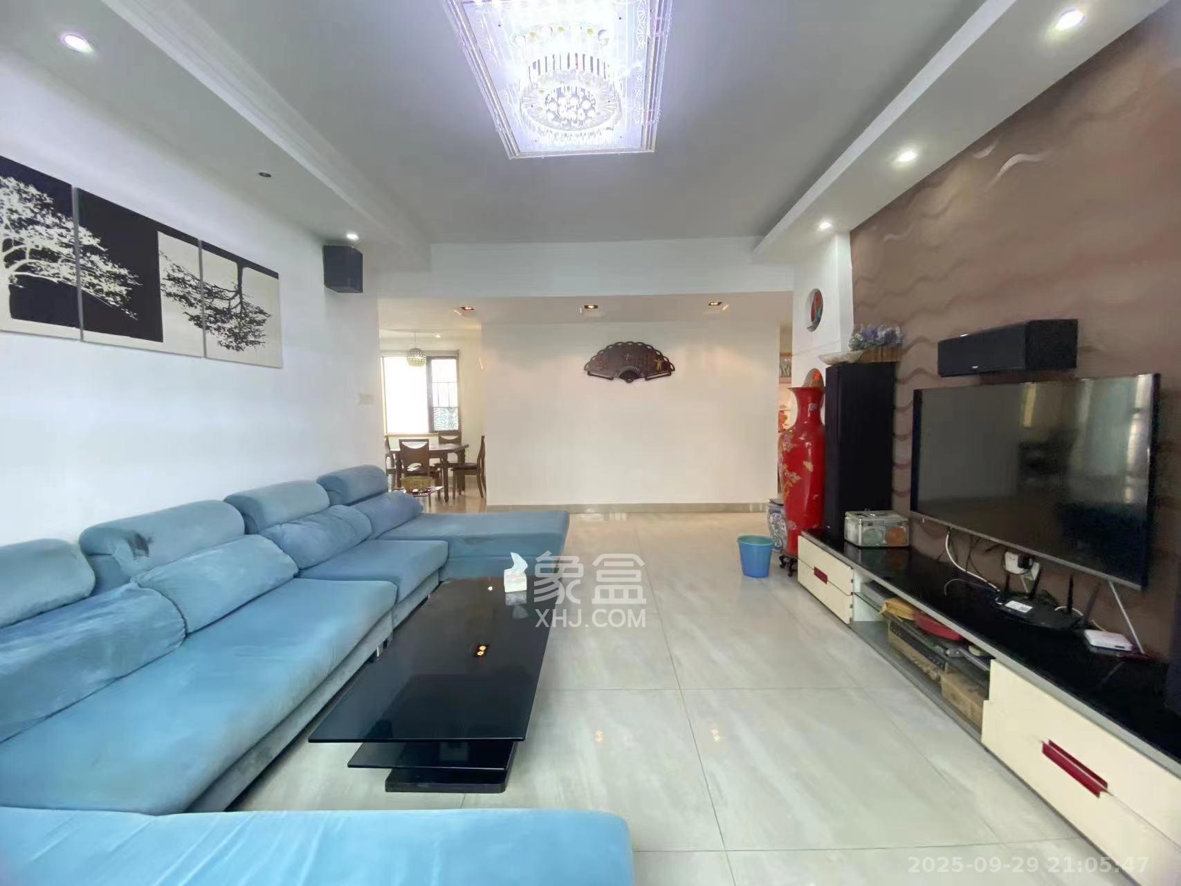 银港水晶城 3室2厅2卫 2600.0元/月 银港水晶城 3室2厅2卫 2600.0元/月室内图