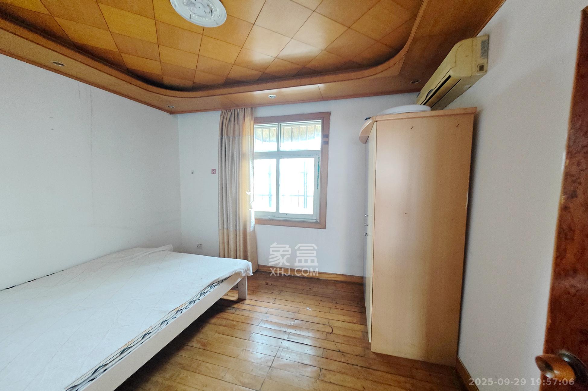 金沙园小区  2室2厅1卫    35.0万卧室