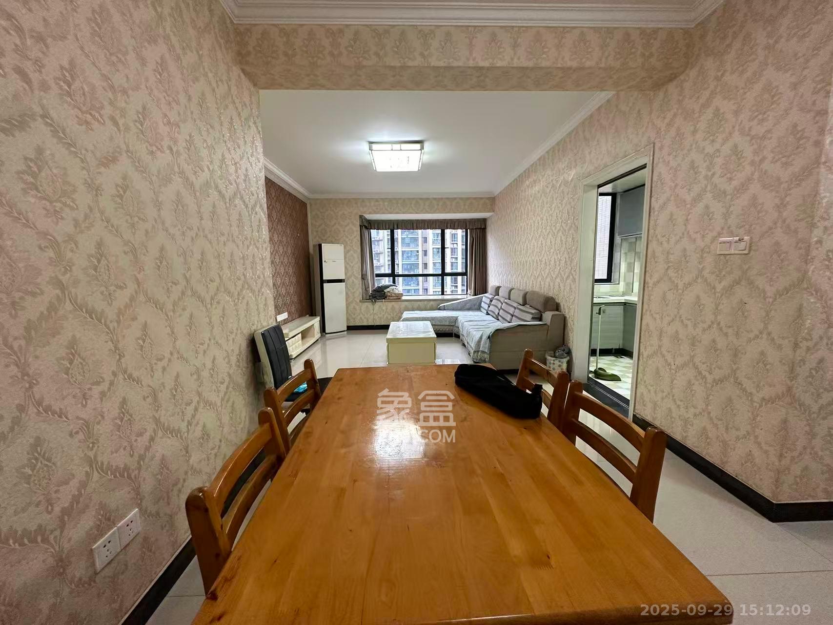 百纳广场（百纳公寓）  3室2厅2卫    3200.0元/月室内图