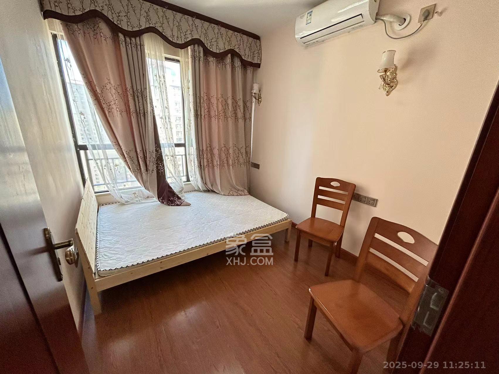 华润橡树湾  3室2厅1卫    2200.0元/月室内图