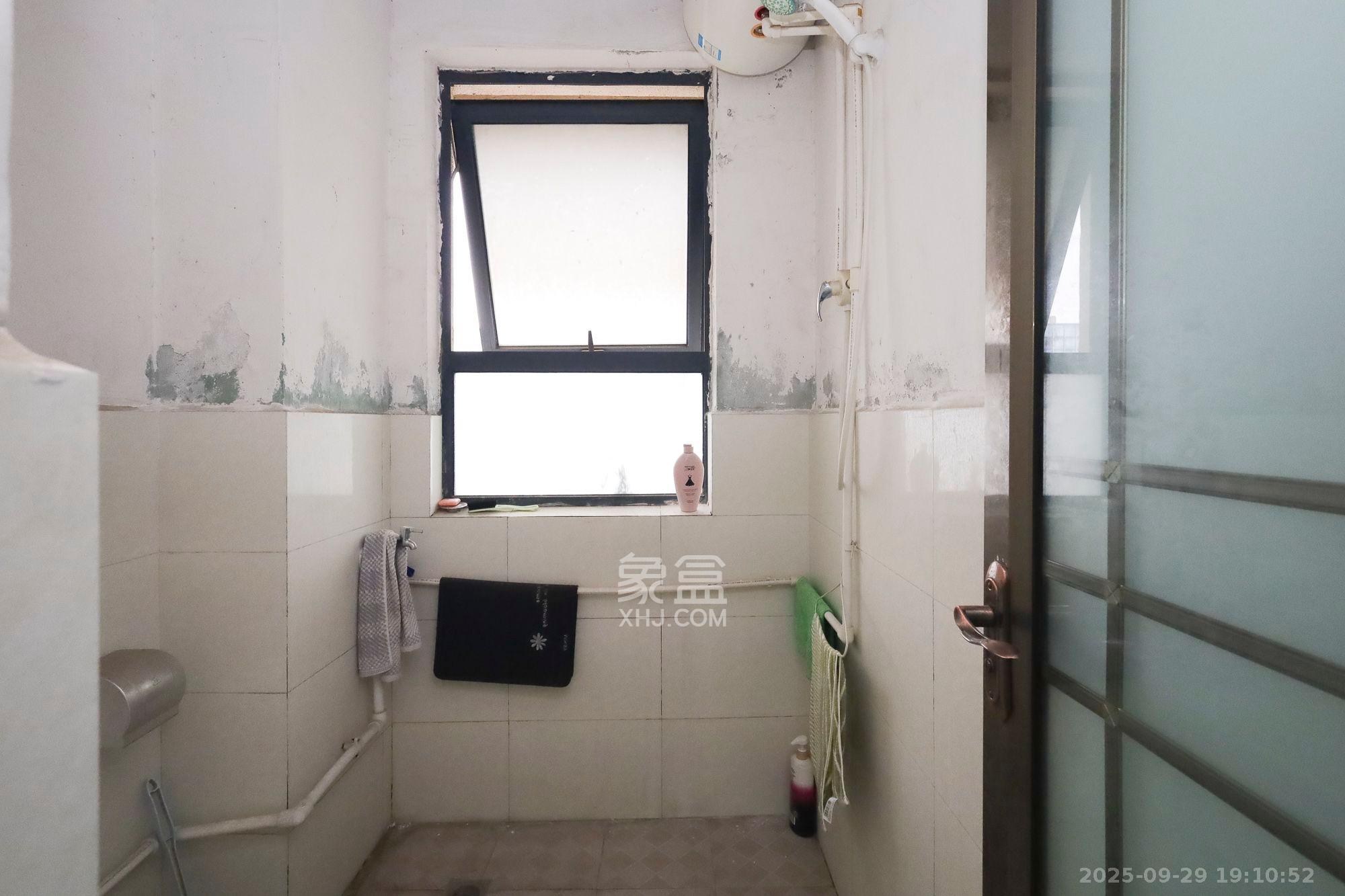 奥克斯广场  3室2厅2卫    2900.0元/月室内图