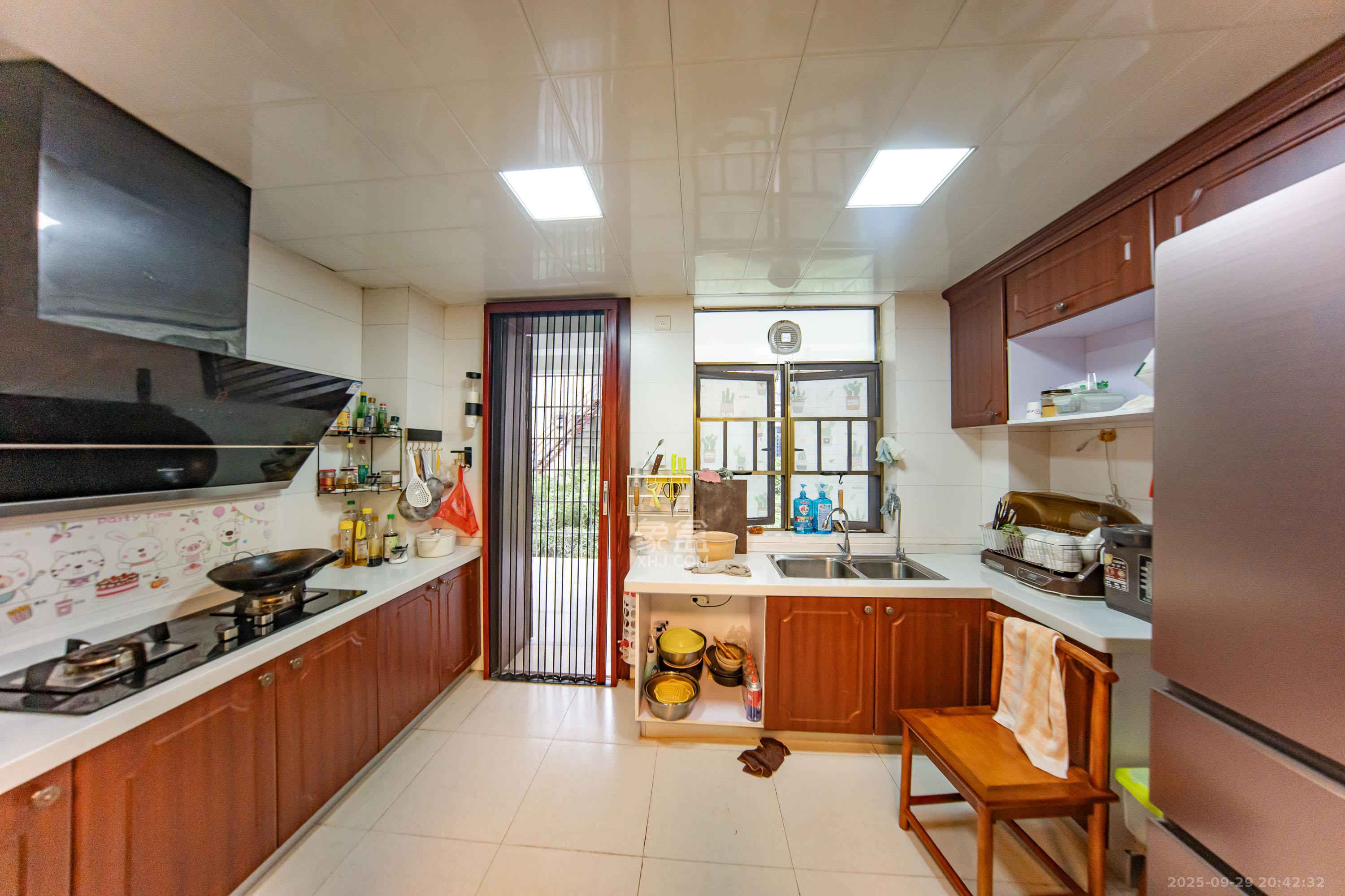 江山帝景雅典  4室2厅2卫    186.0万厨房