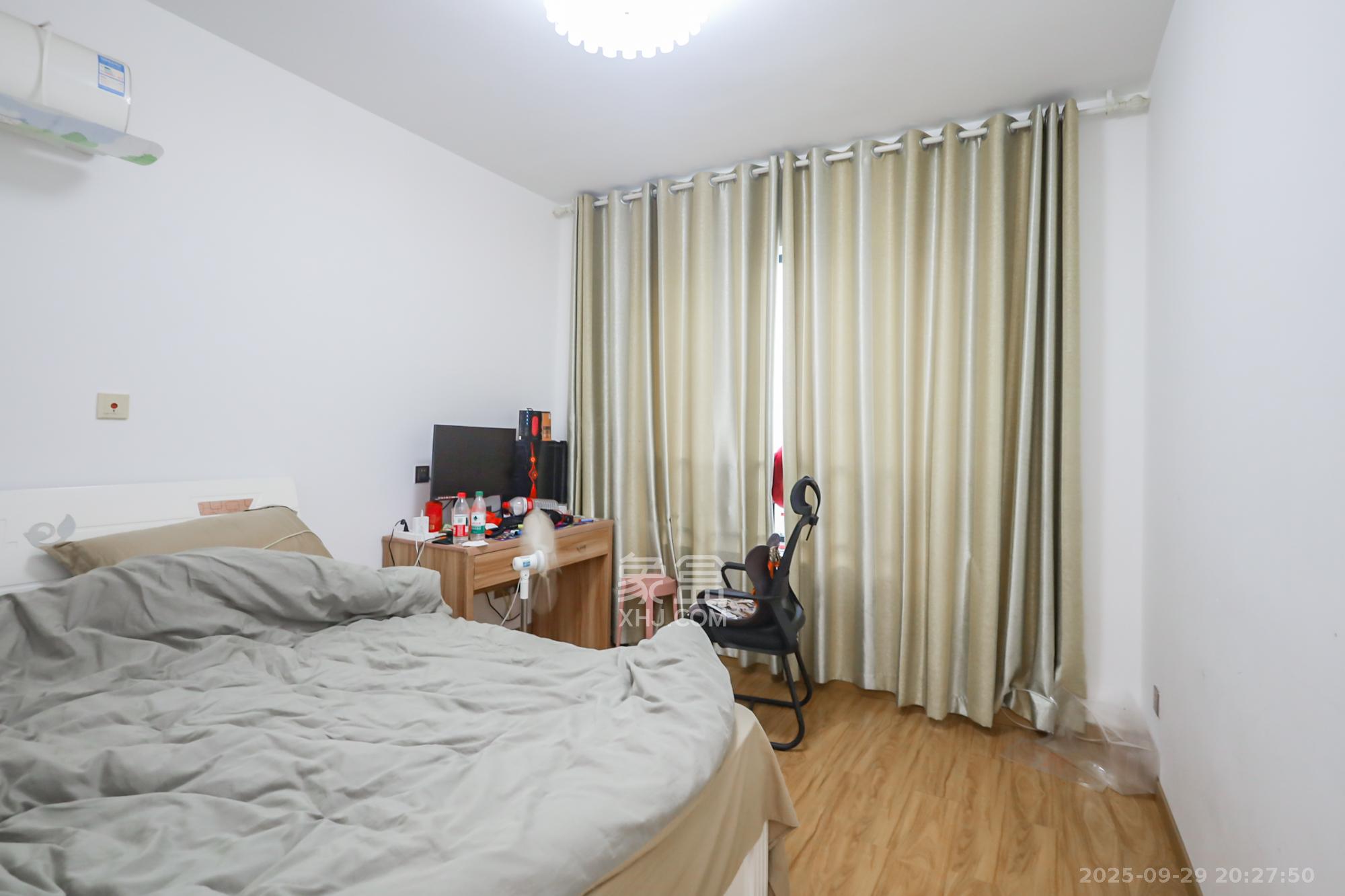 奥克斯广场 3室2厅1卫 92.0万 奥克斯广场 3室2厅1卫 92.0万卧室