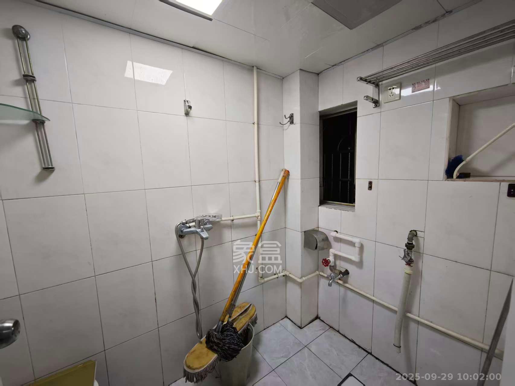 芙蓉中路、芙蓉南路、芙蓉北路散盘  3室2厅1卫    2200.0元/月室内图