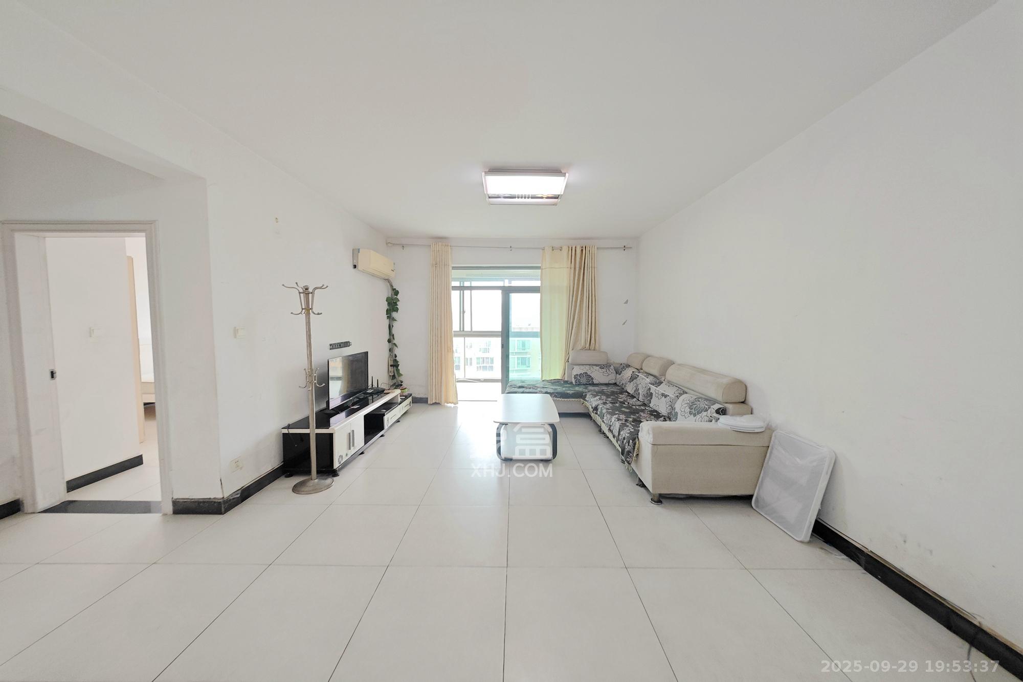 新城新世界一二三期 2室1厅1卫 76.0万 新城新世界一二三期 2室1厅1卫 76.0万客厅