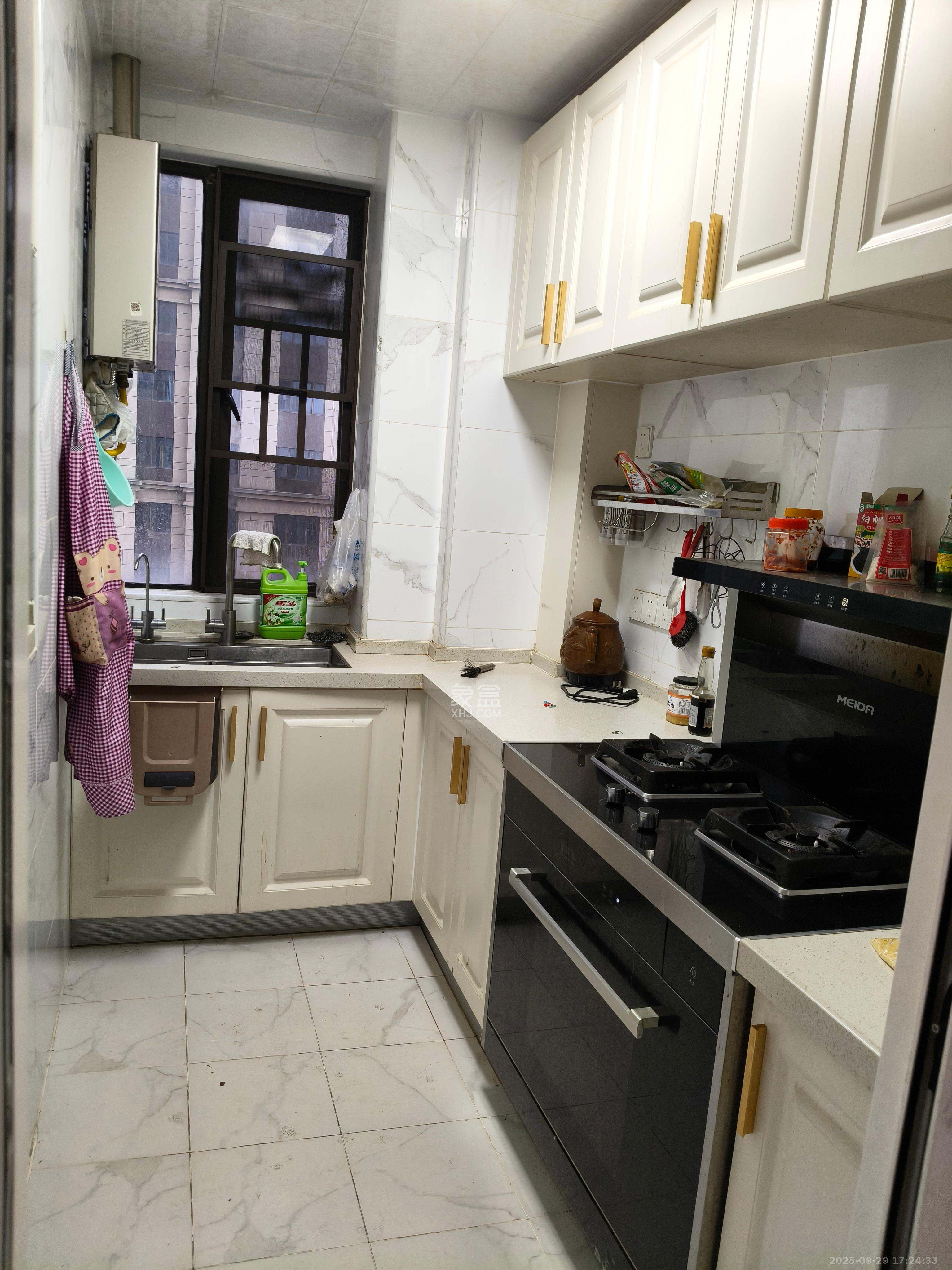 星湖湾二期高层  3室1厅2卫    2800.0元/月室内图